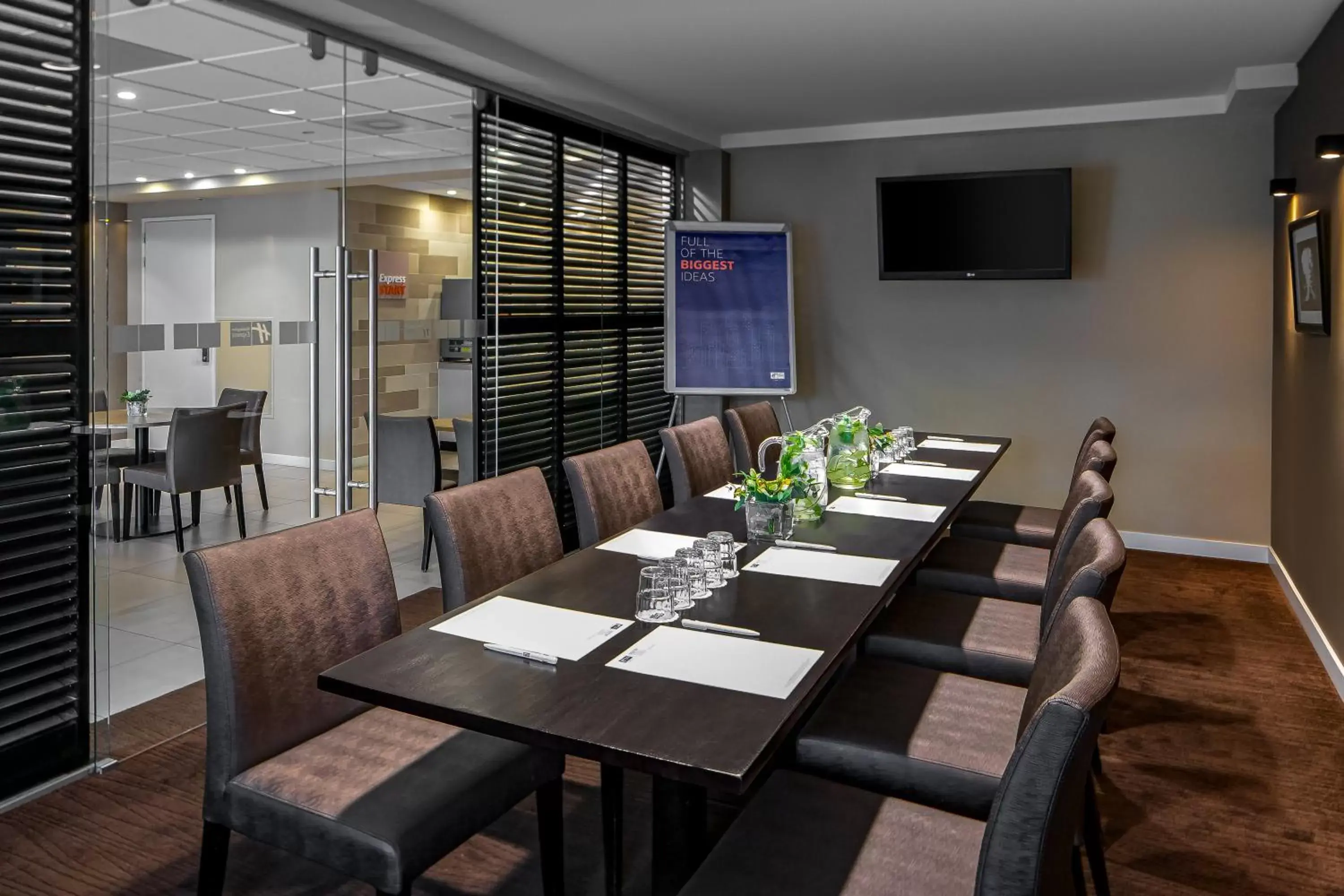 Meeting/conference room in Holiday Inn Express Amsterdam - South, an IHG Hotel