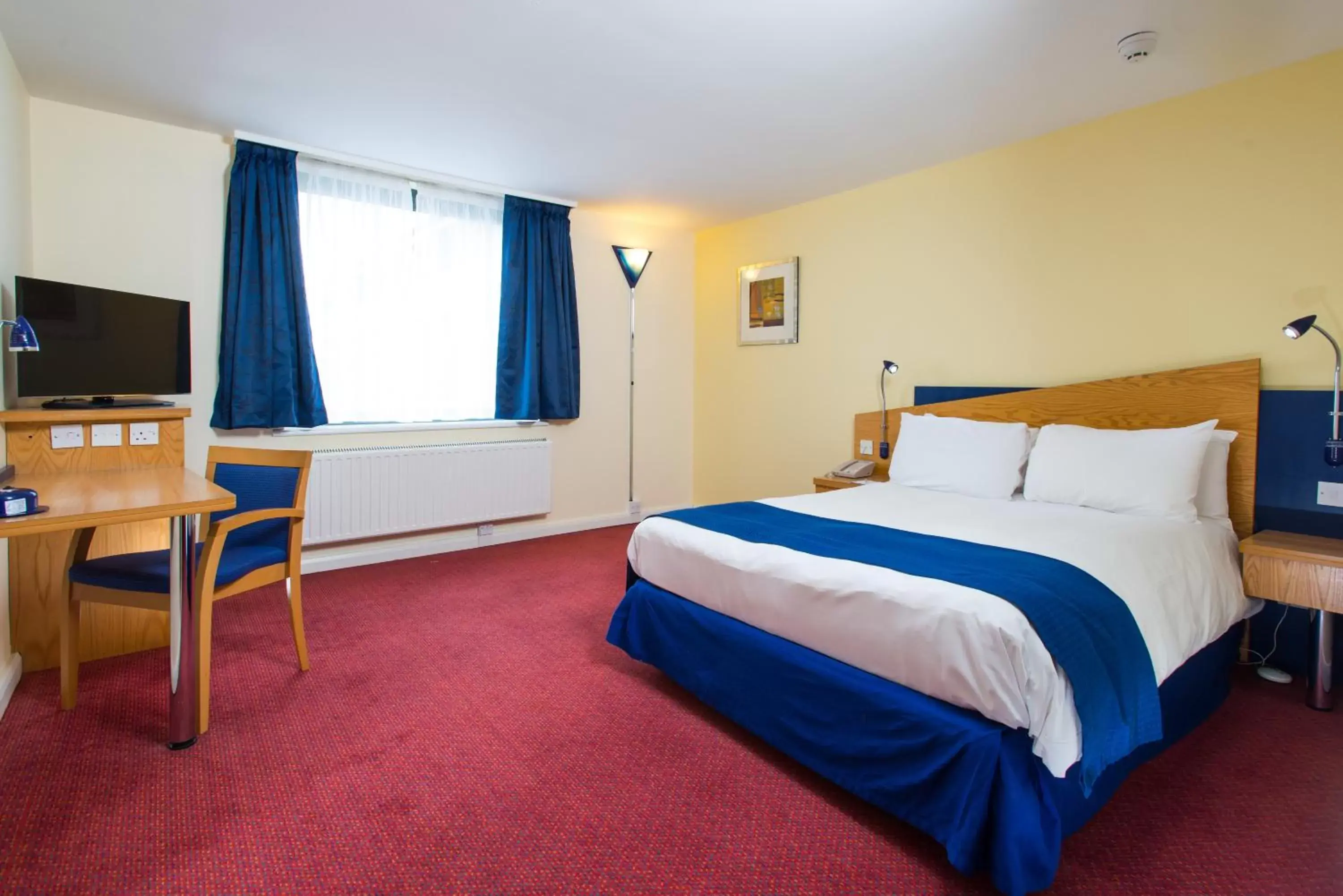 Photo of the whole room, Bed in Holiday Inn Express Bradford City Centre, an IHG Hotel