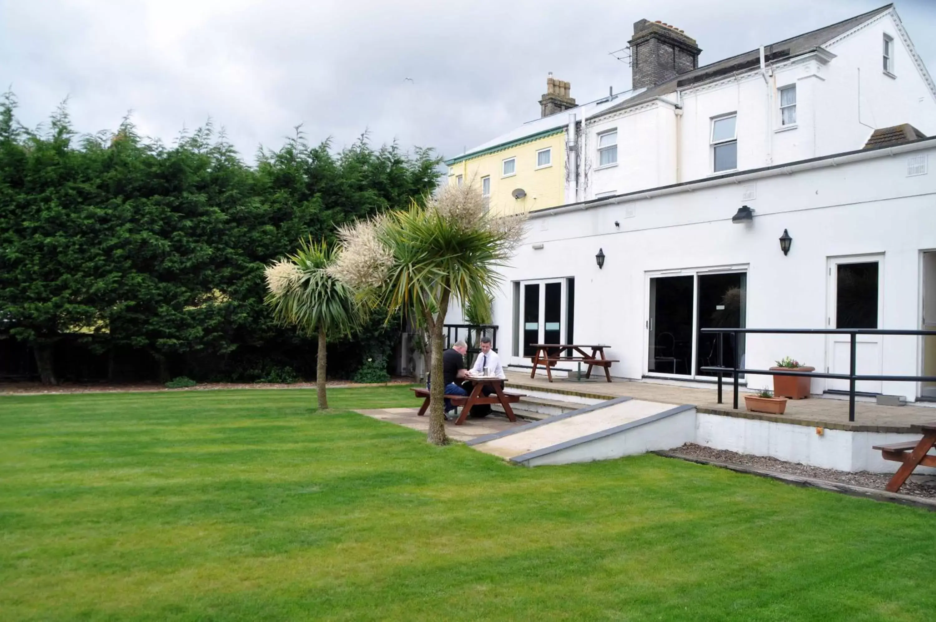 Garden, Property Building in The Dolphin Hotel