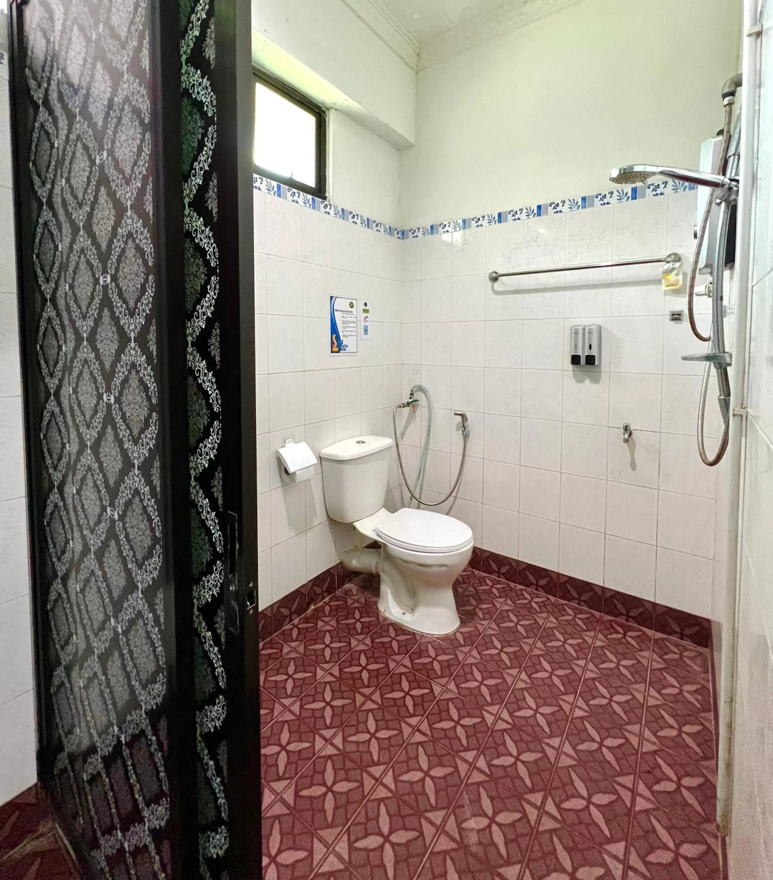 Shower, Bathroom in MJ inn