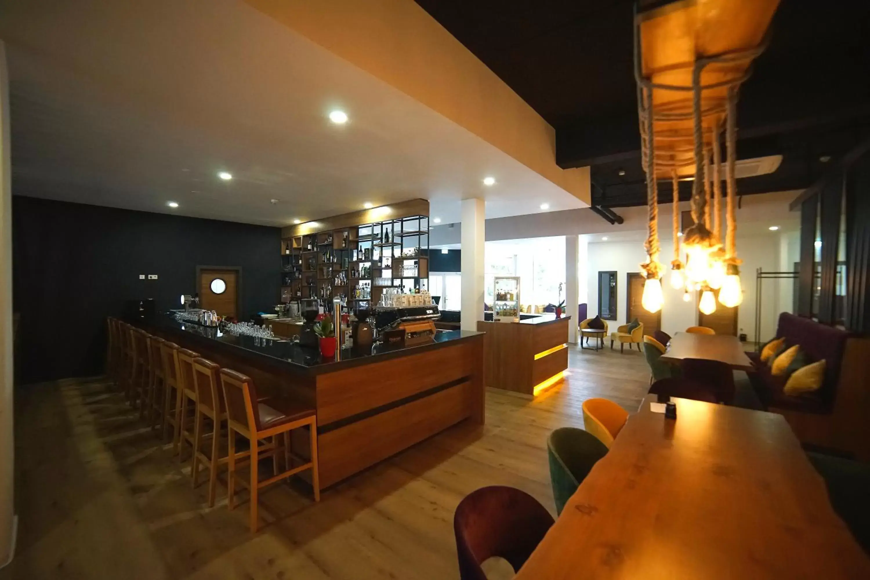 Lobby or reception, Lounge/Bar in DIWOTEL l DREIEICH