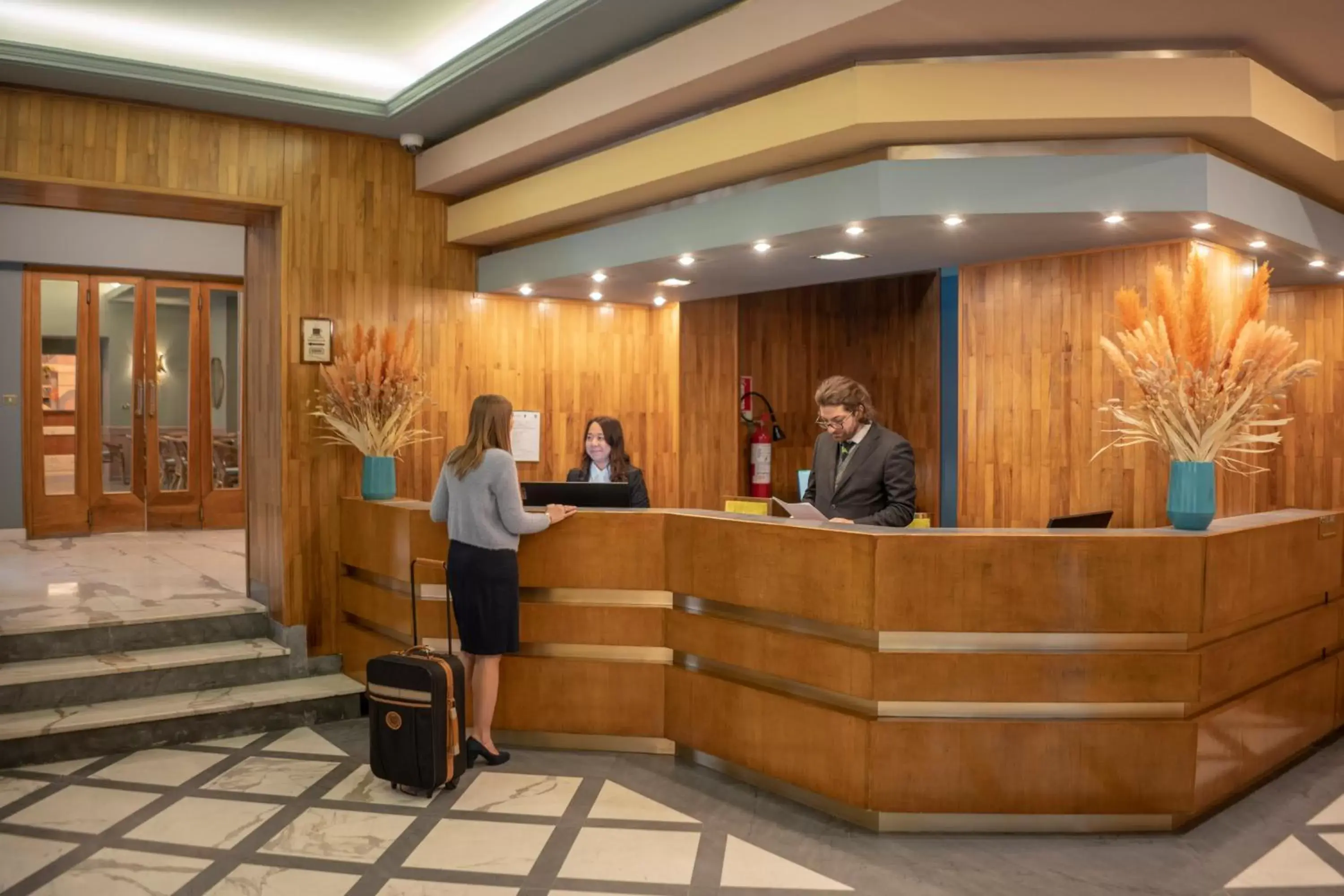 Lobby or reception, Staff in Hotel Milani (Pet-friendly)