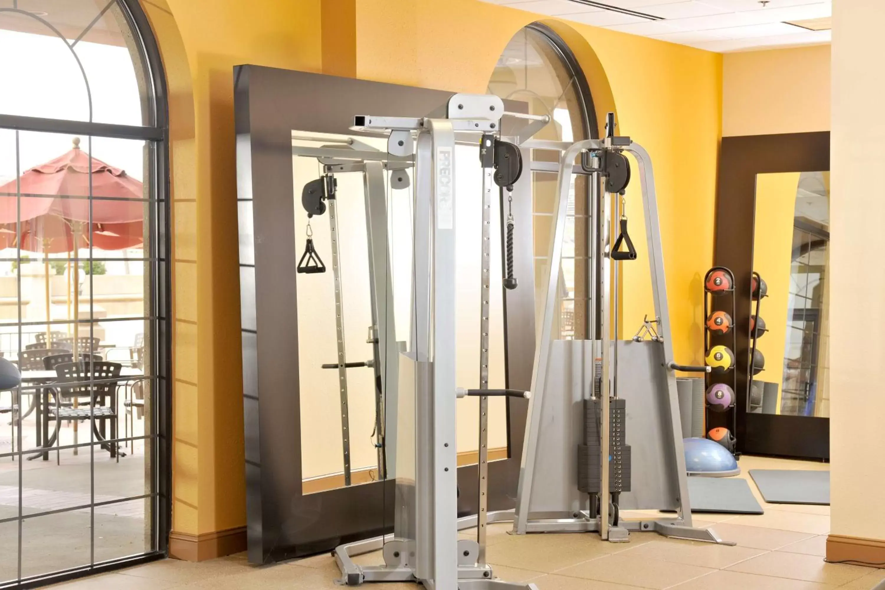 Fitness centre/facilities, Bathroom in Embassy Suites Des Moines Downtown