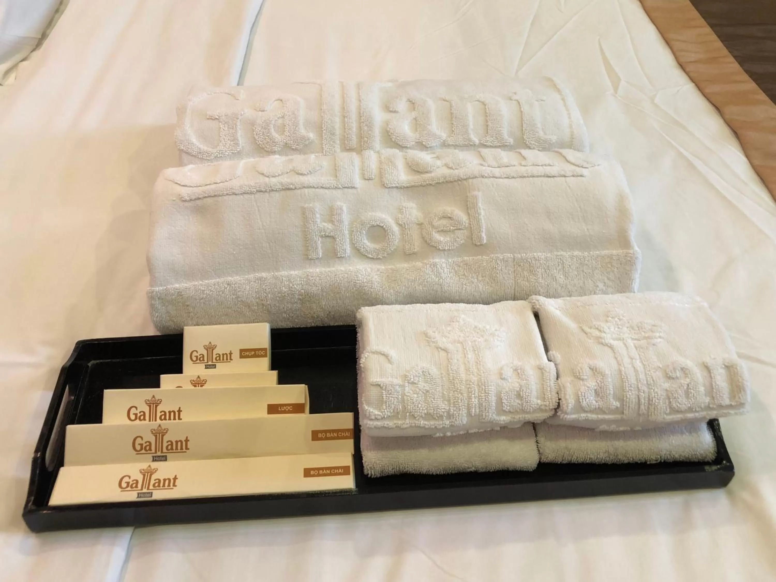 towels, Bed in Gallant Hotel