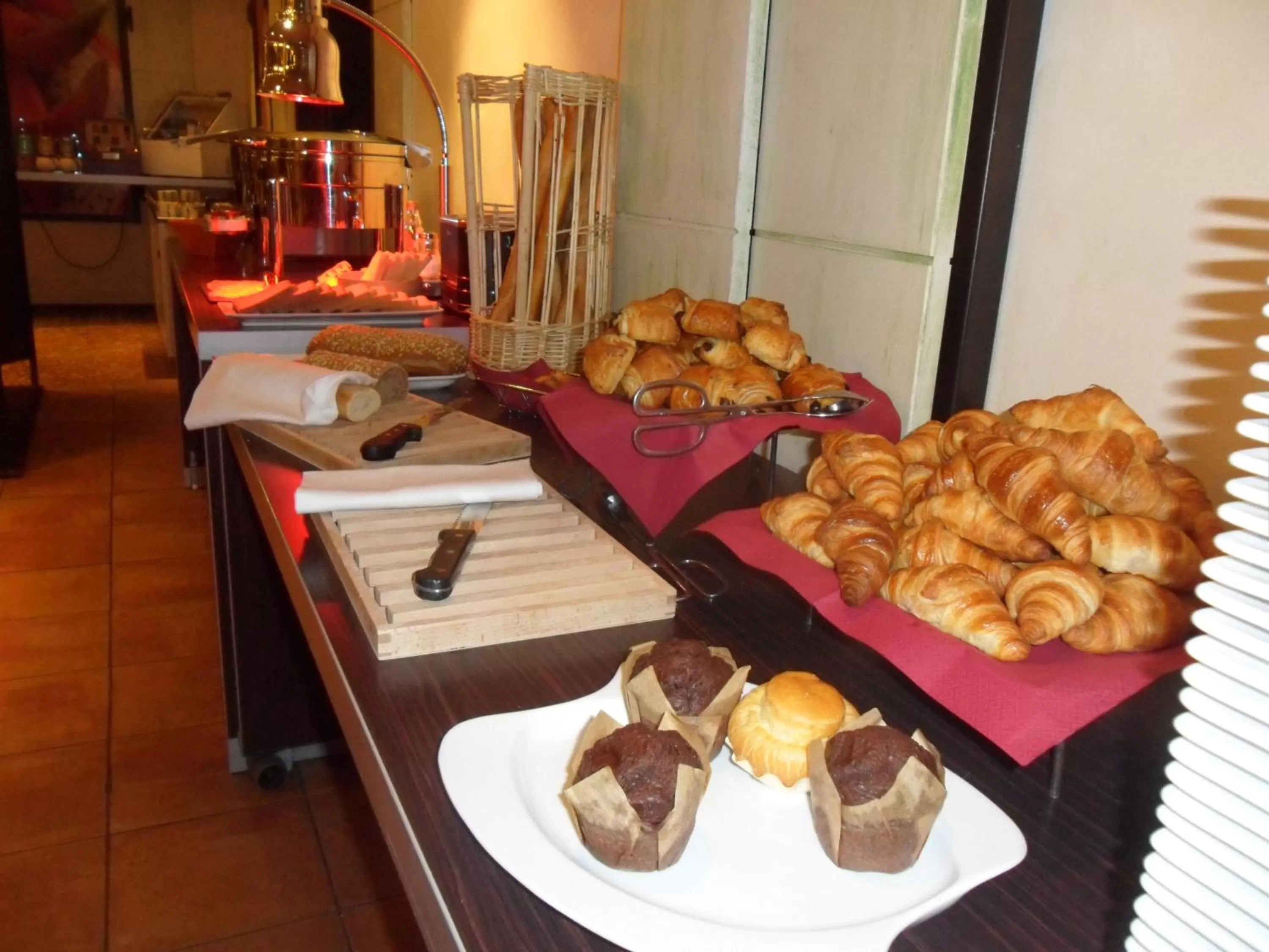 Buffet breakfast in Novotel Amiens Pôle Jules Verne
