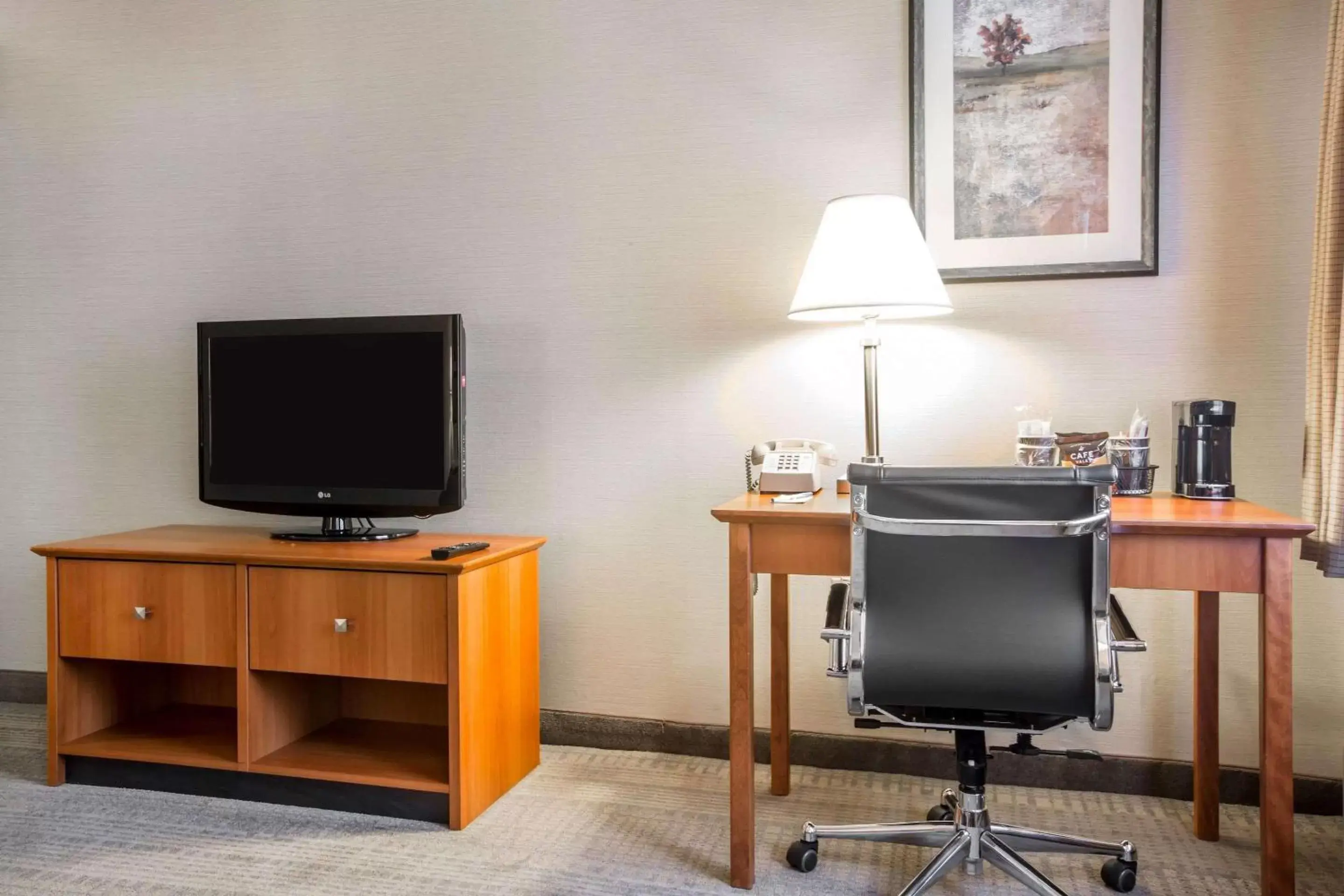 Photo of the whole room, TV/Entertainment Center in Comfort Inn White River Junction