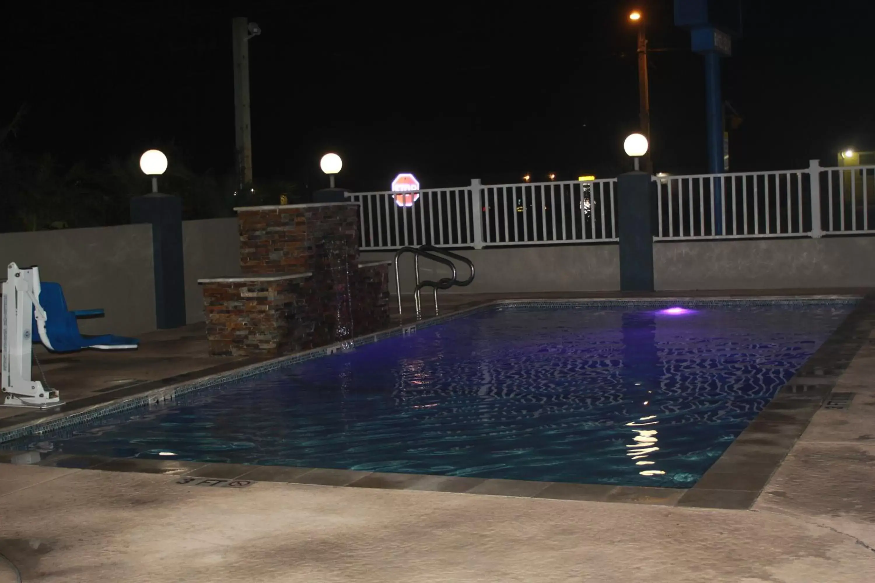 Swimming Pool in Americas Best Value Inn Port Aransas