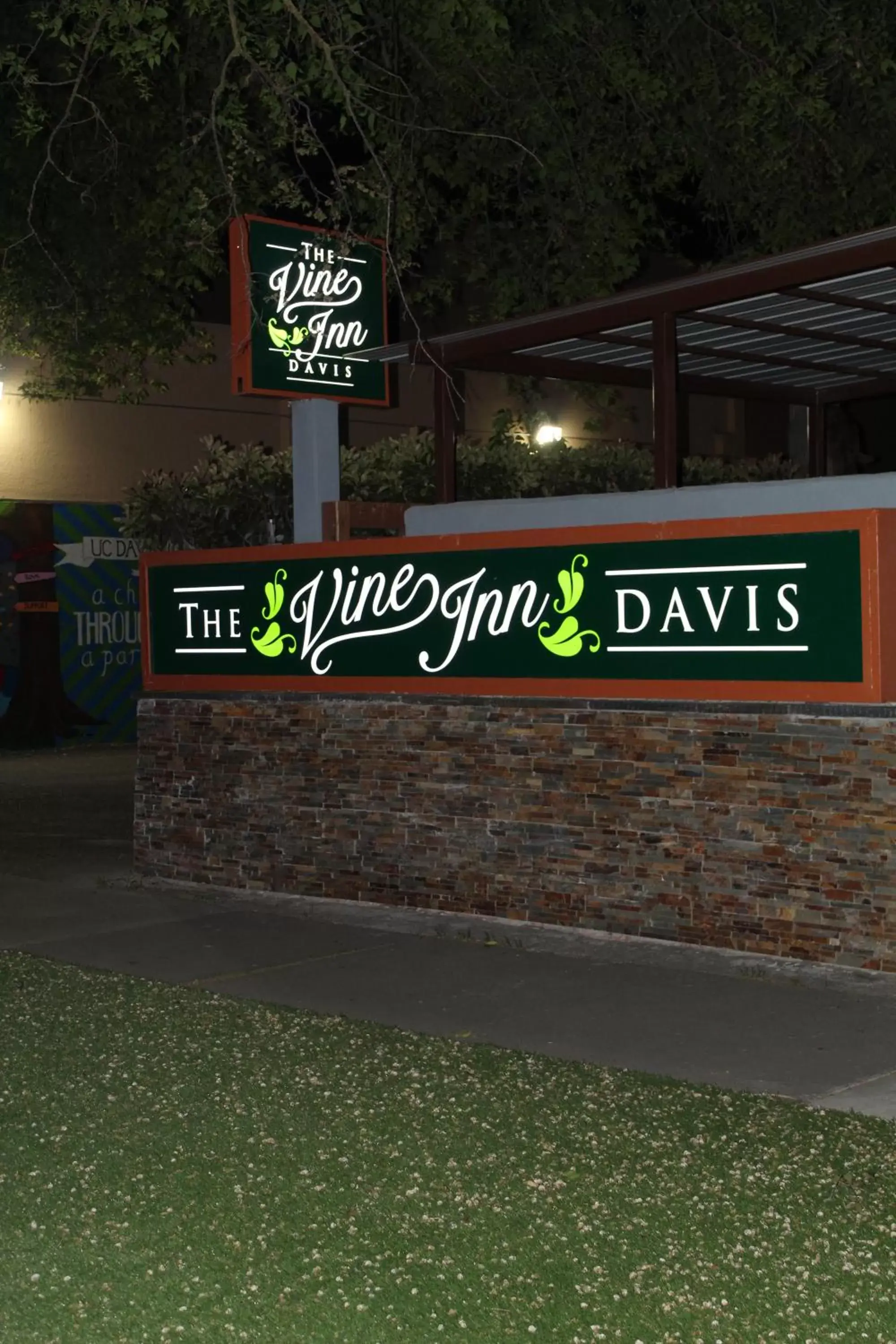 Property Logo/Sign in The Vine Inn Davis