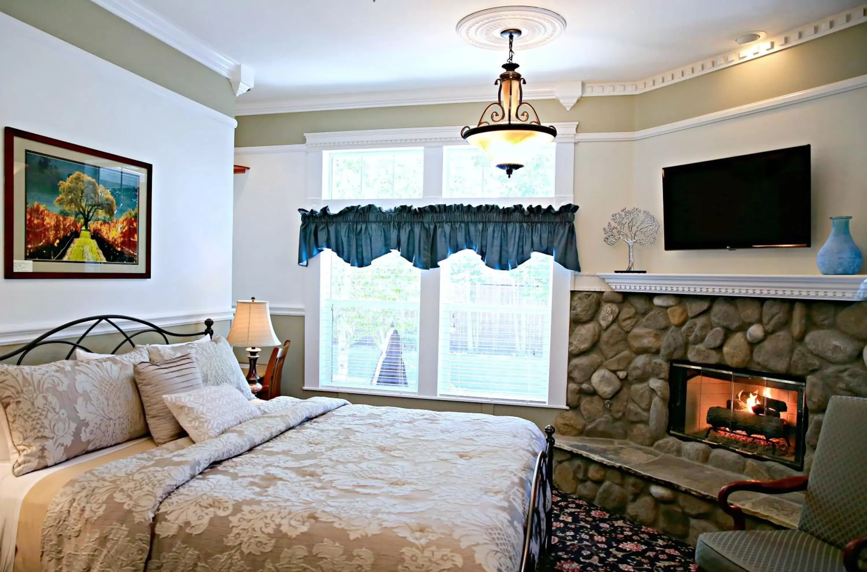 Alma Rosa - Deluxe King Room With Private Entrance in ForFriends Inn Wine Country Bed and Breakfast Alma Rosa - Deluxe King Room With Private Entrance in ForFriends Inn Wine Country Bed and Breakfast