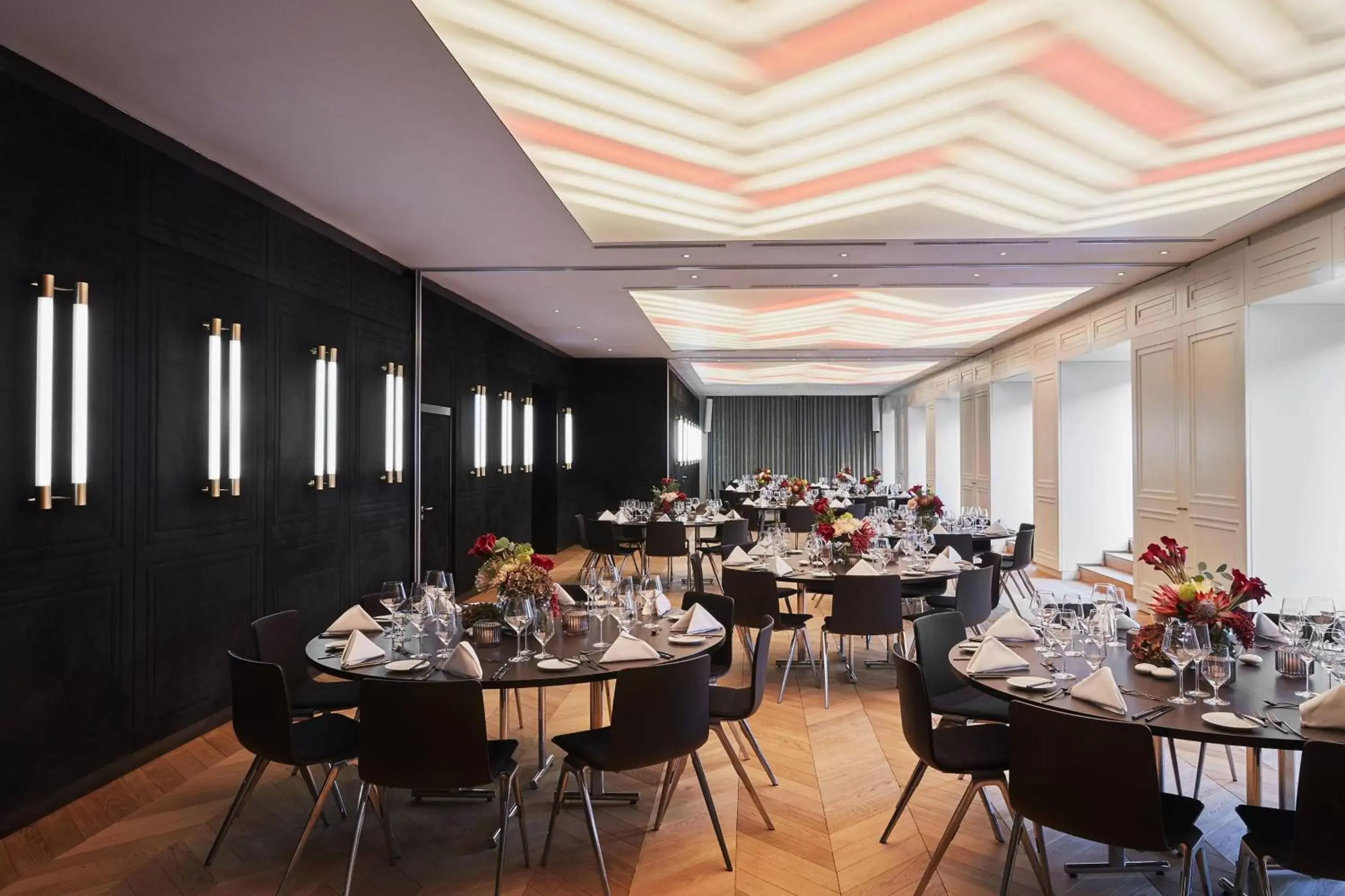 Meeting/conference room, Restaurant/Places to Eat in Roomers Munich, Autograph Collection