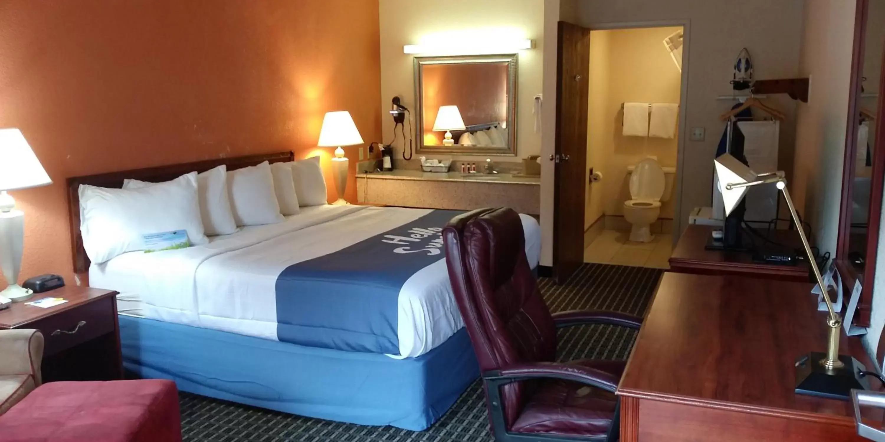 Photo of the whole room, Bed in Days Inn by Wyndham Morehead
