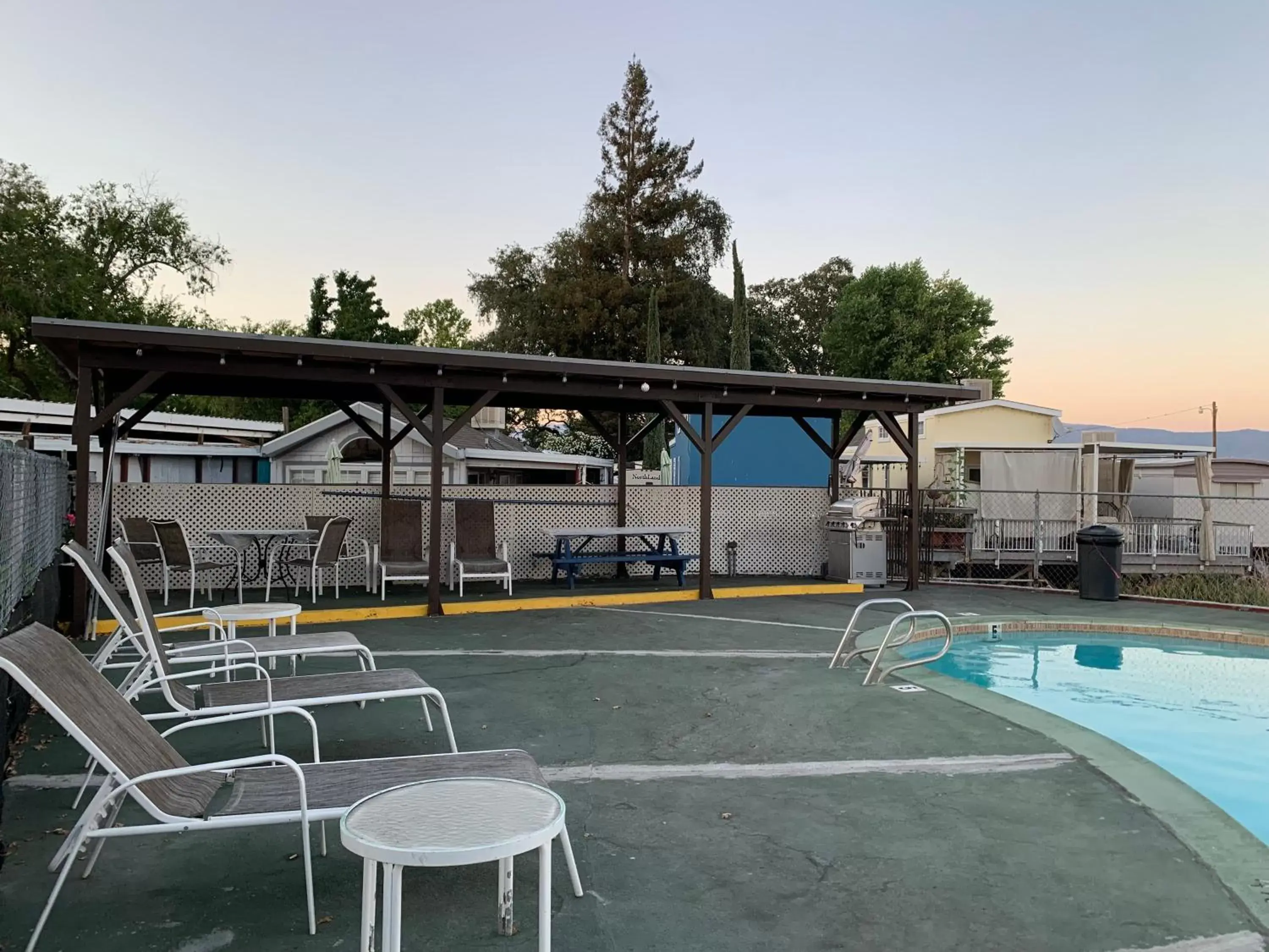 Swimming Pool in Regency Inn Lakeport