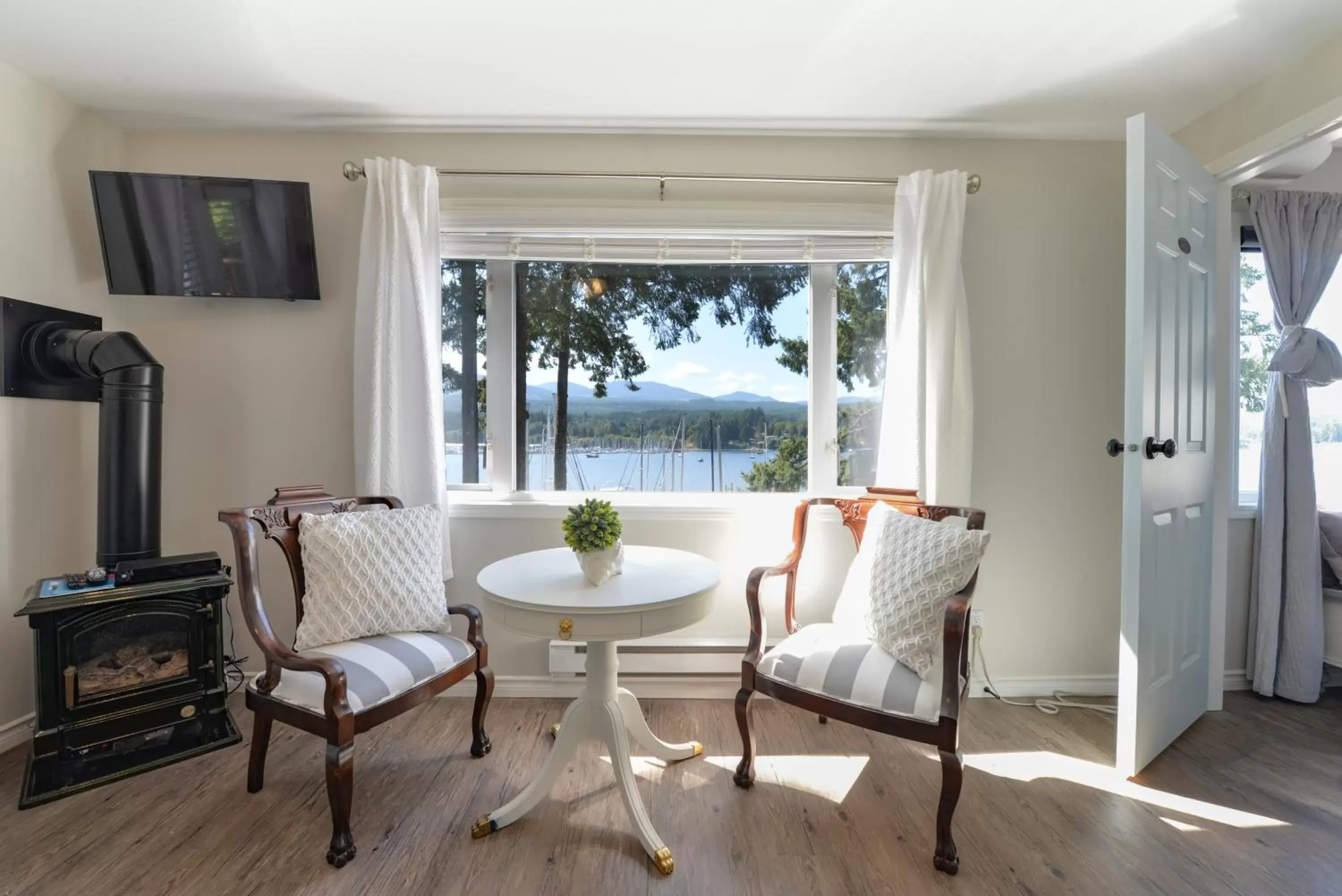 Seating Area in Raven Point Inn