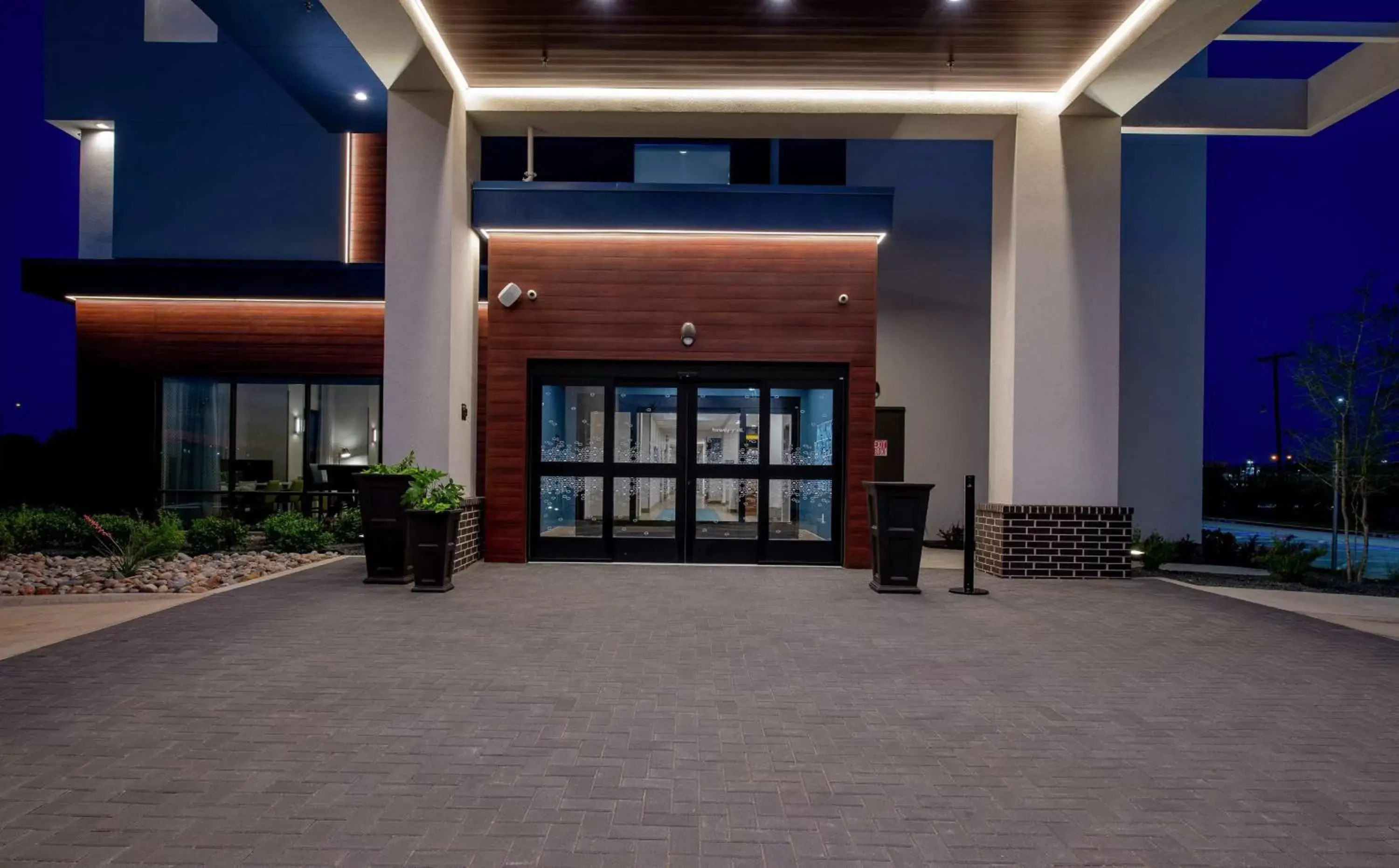 Property building in Hampton Inn & Suites Duncanville Dallas, Tx