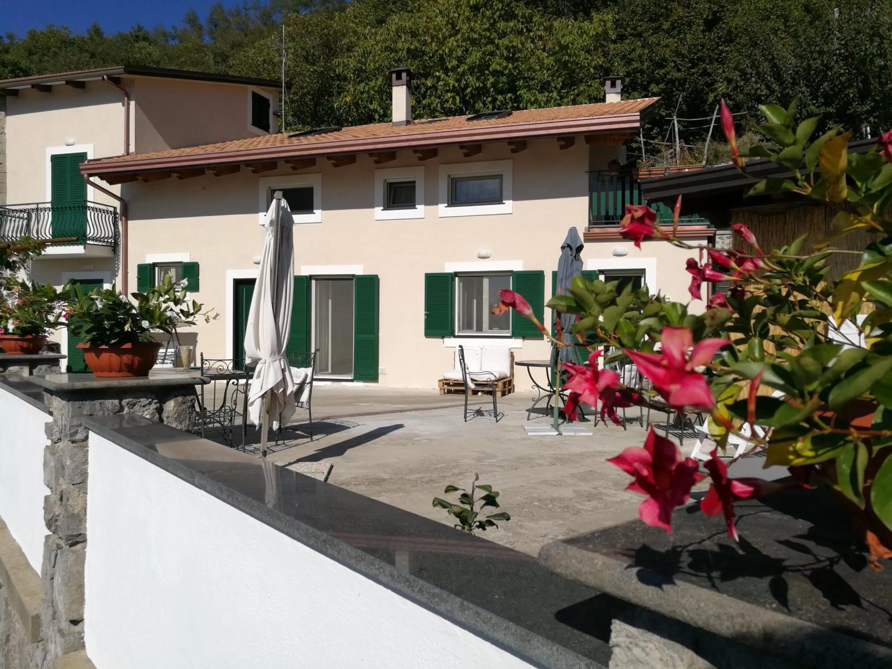 Facade/entrance in Songbird