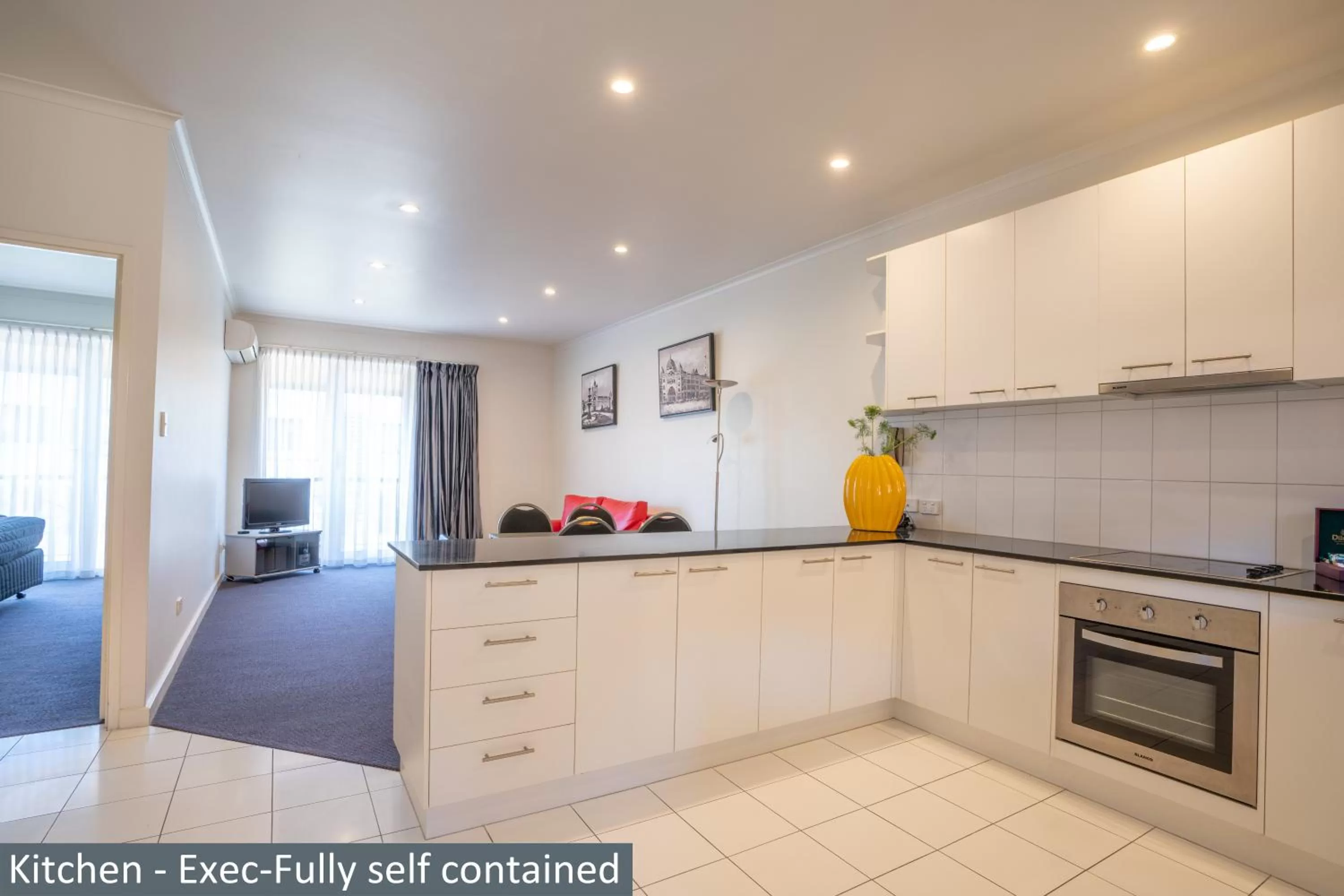 TV and multimedia in Clocktower Apartment Hotel