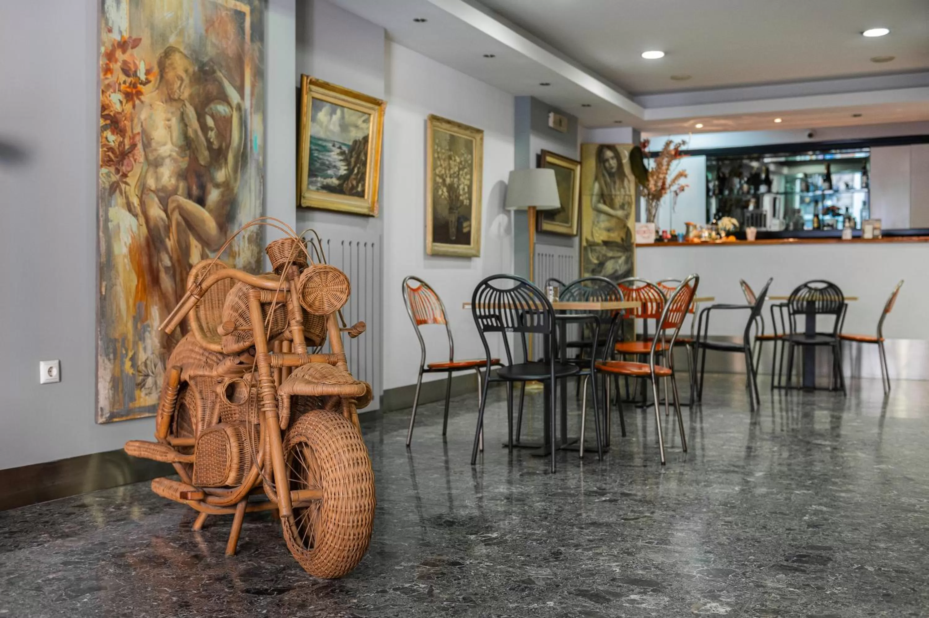 Restaurant/places to eat in Diros Hotel