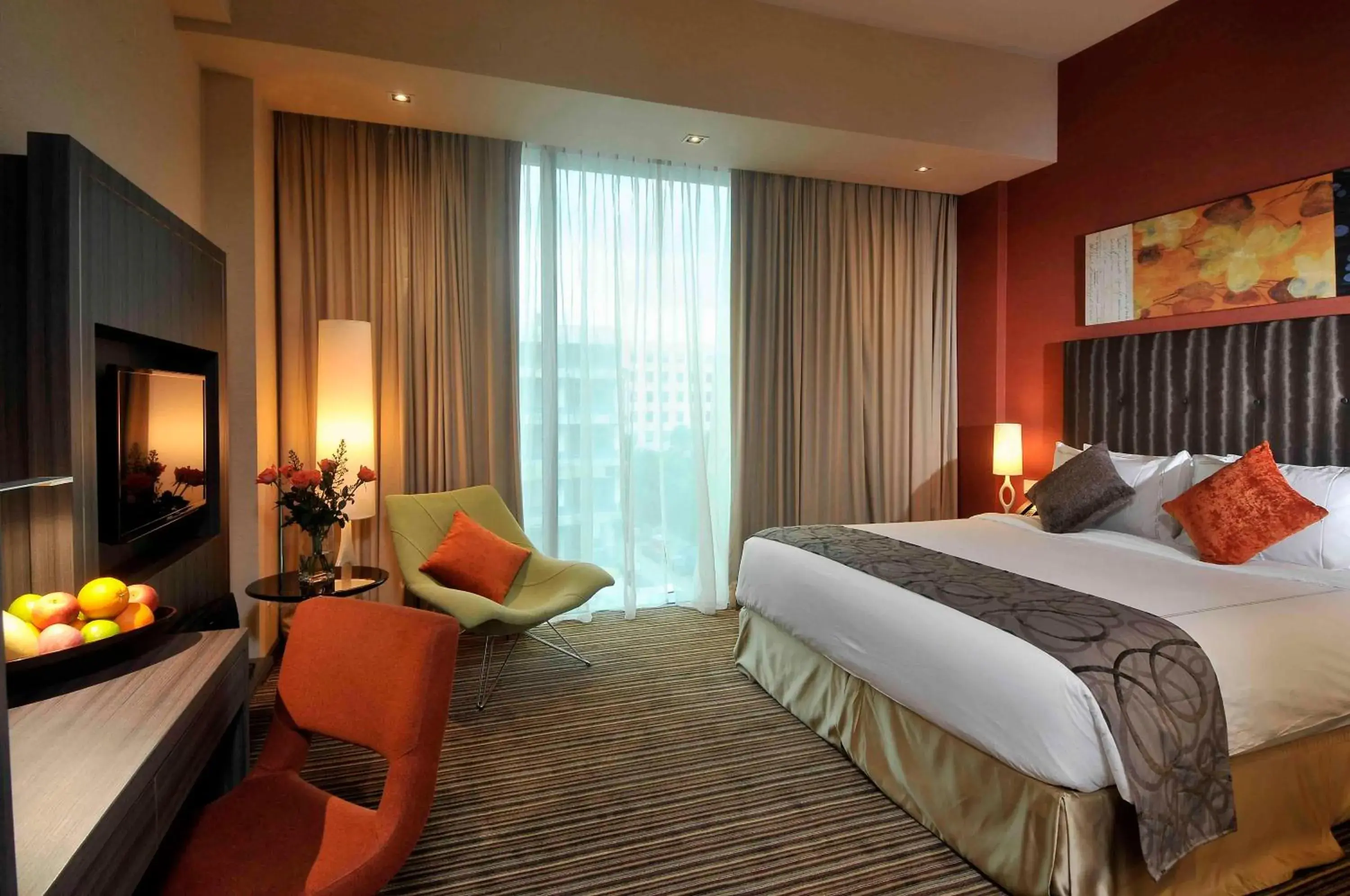 Photo of the whole room, Bed in Park Avenue Changi