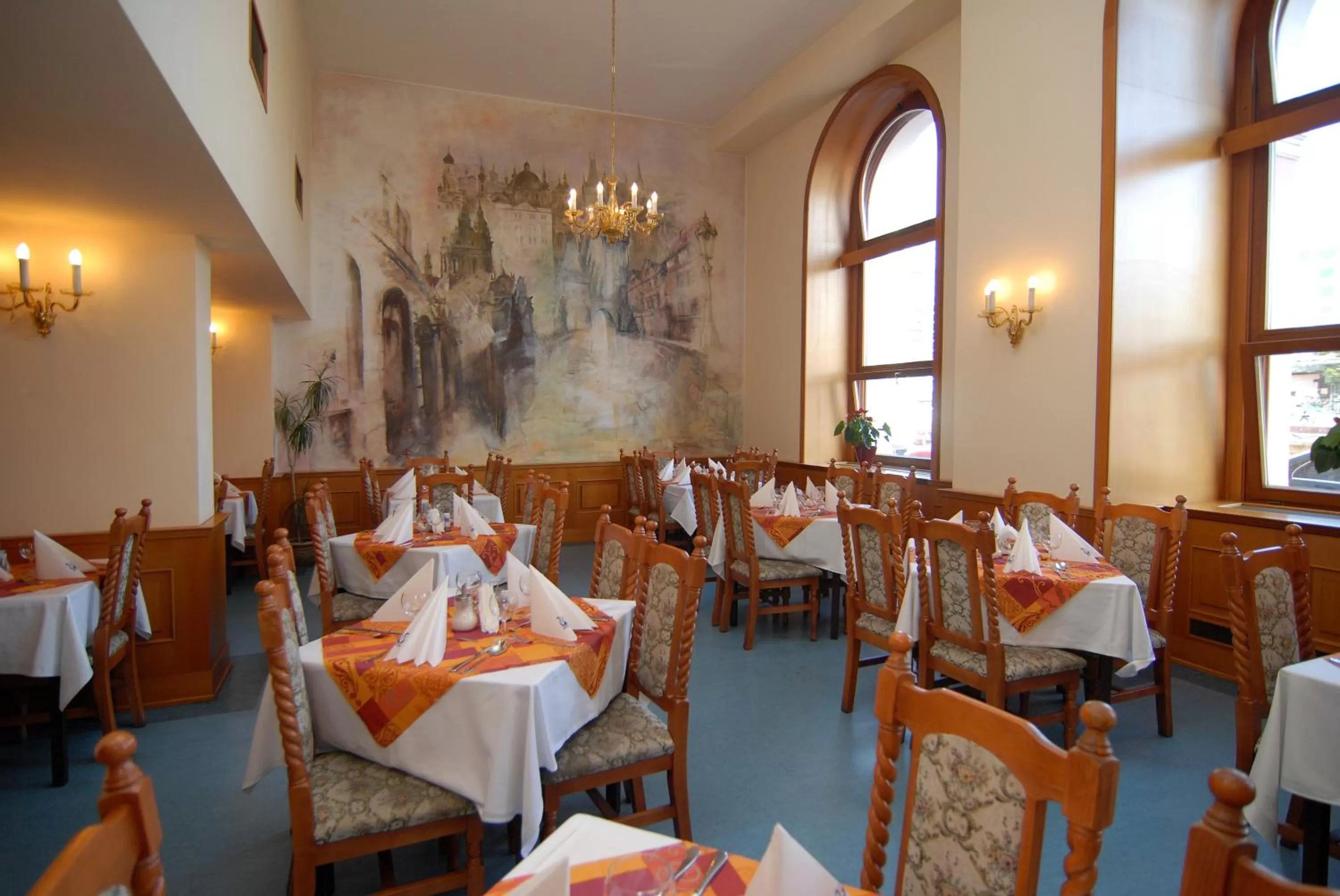 Restaurant/places to eat in Hotel Opera