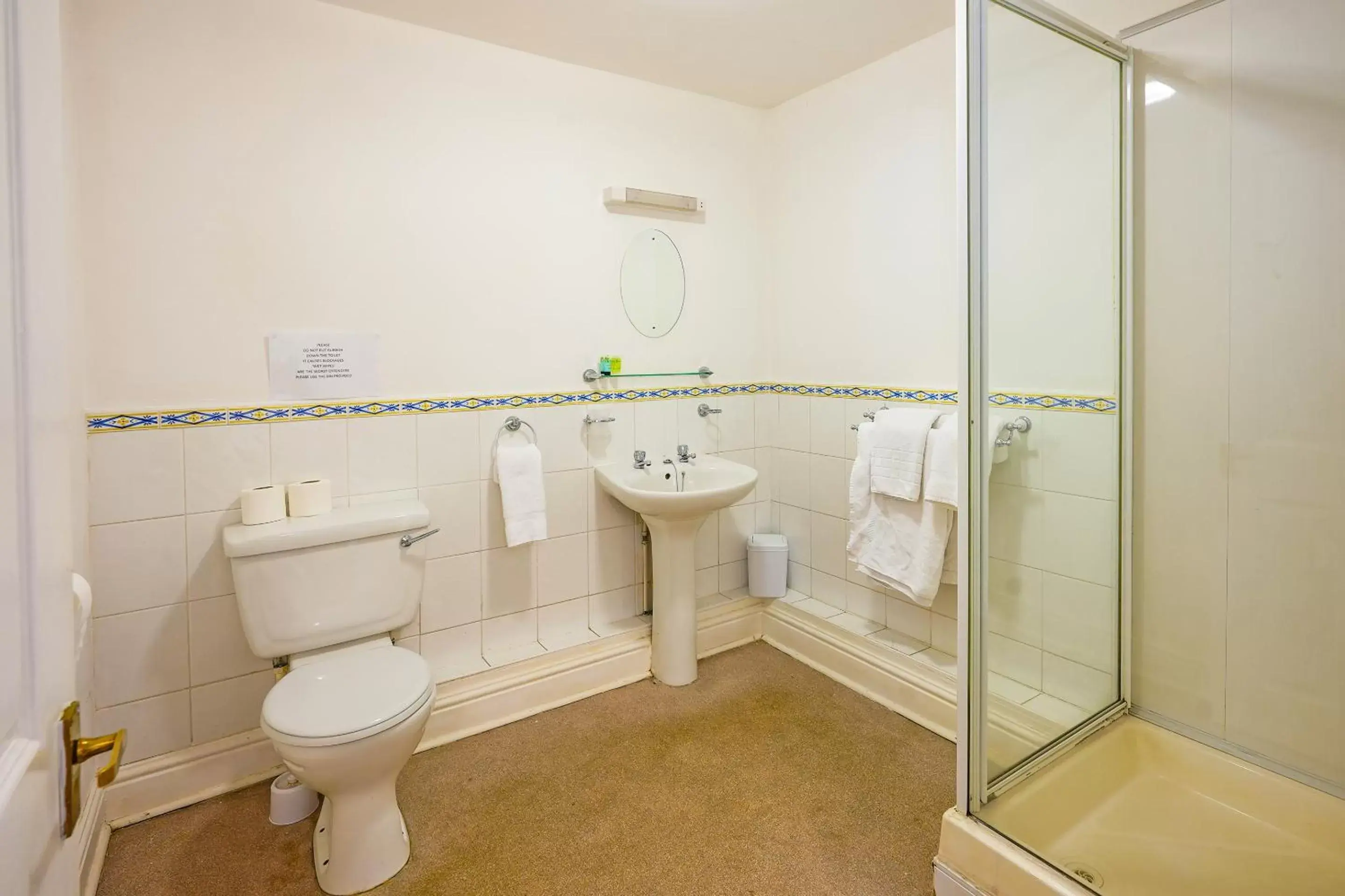 Bathroom in OYO The White Horse, Ripon North Yorkshire Bathroom in OYO The White Horse, Ripon North Yorkshire