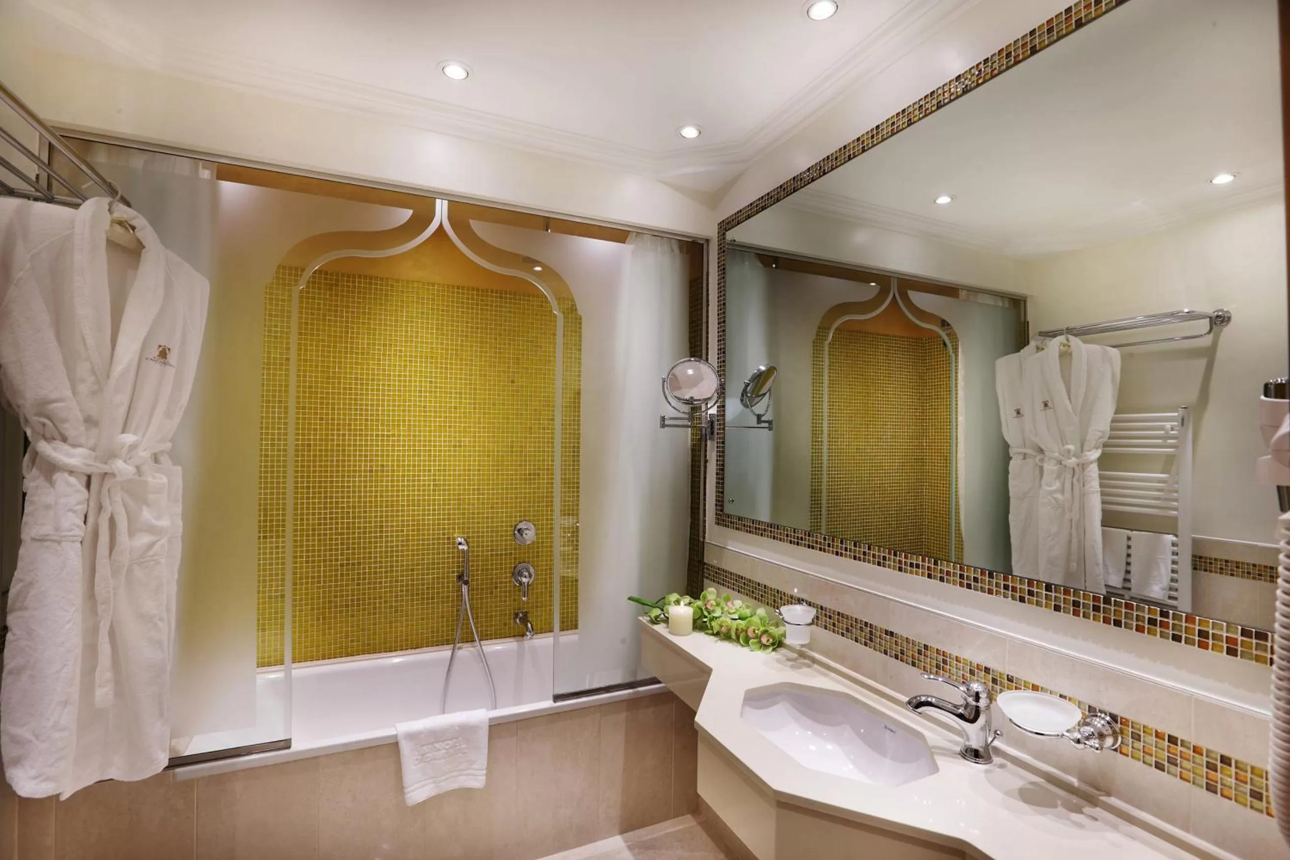 Shower in Ai Mori d'Oriente