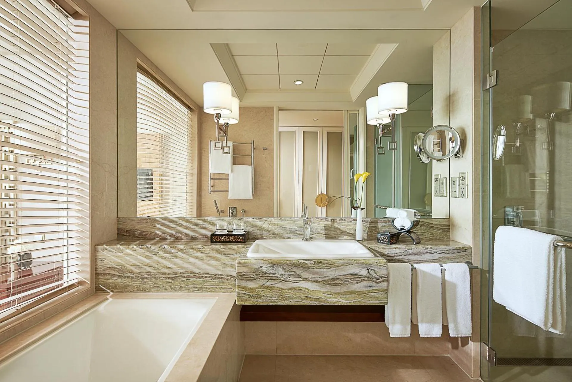 Bathroom in Fairmont Yangcheng Lake