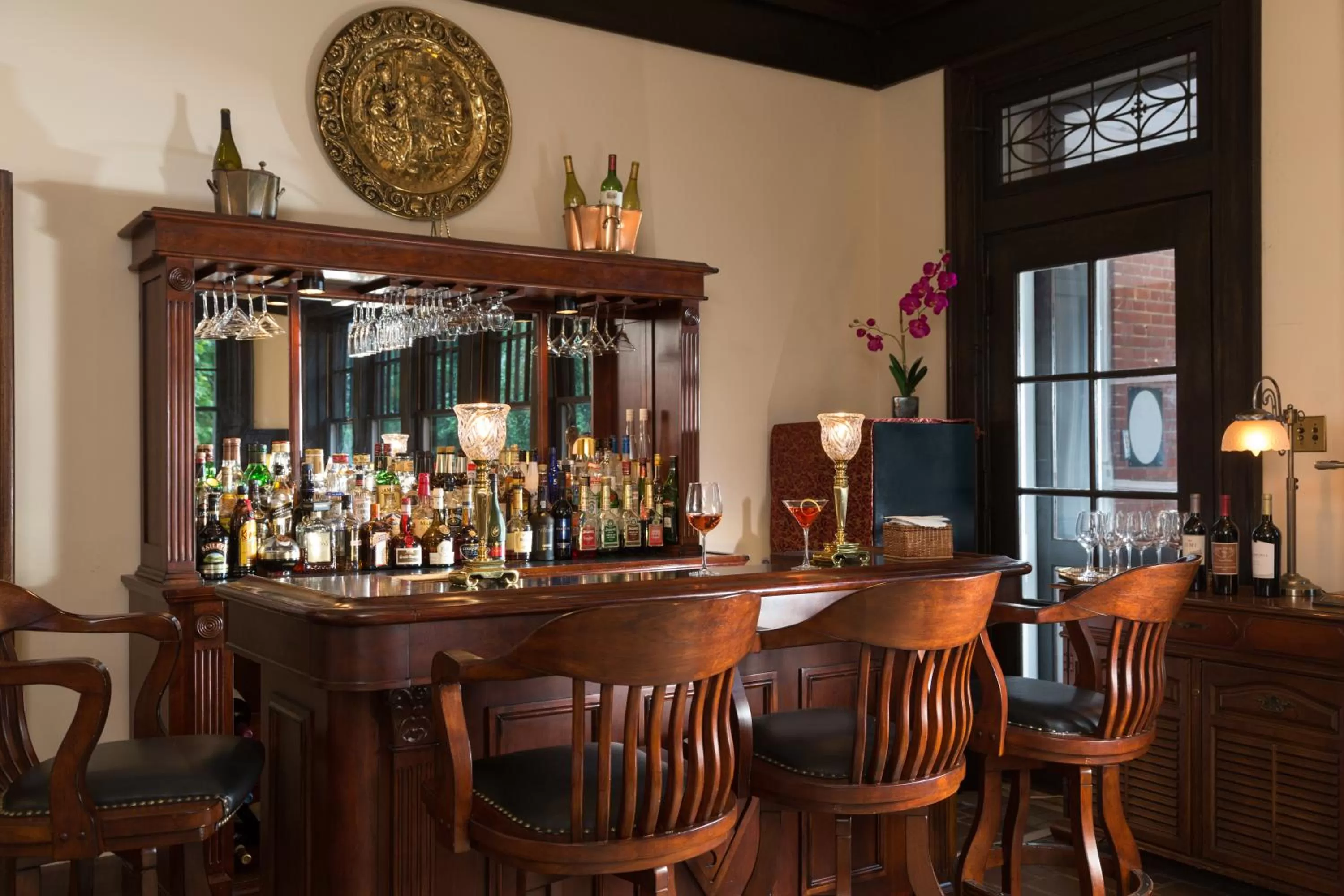 Lounge or bar in Mercersburg Inn