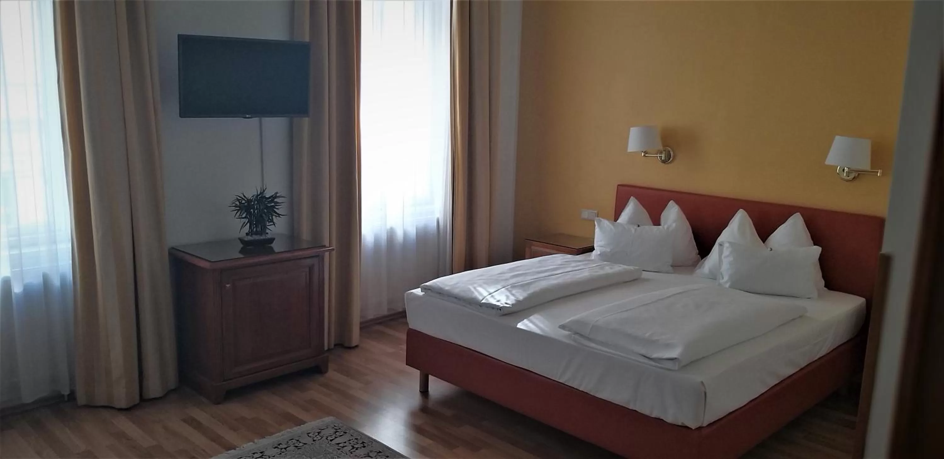 Property building, Bed in Hotel Domizil