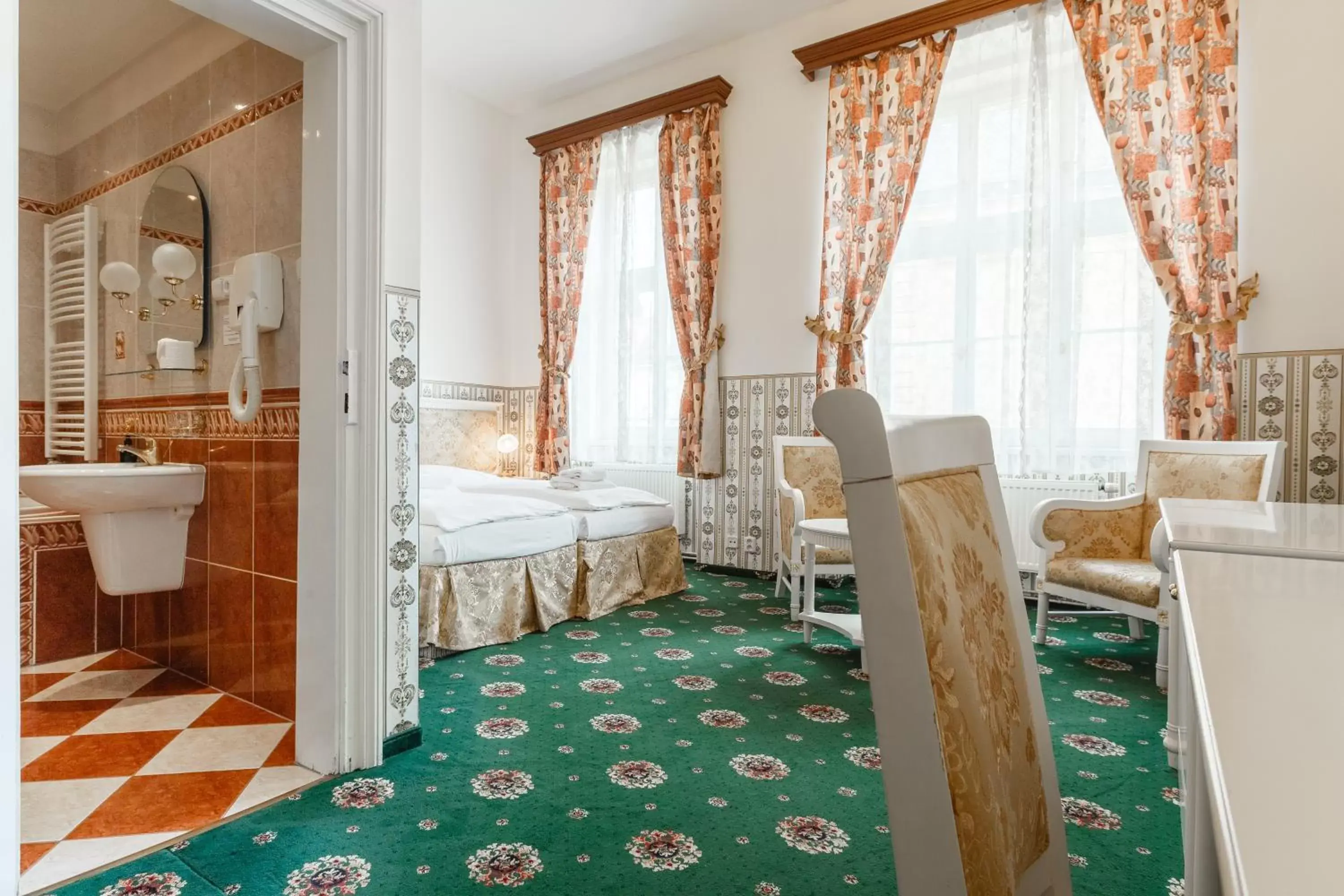 Photo of the whole room, Bathroom in Hotel Klarinn Prague Castle