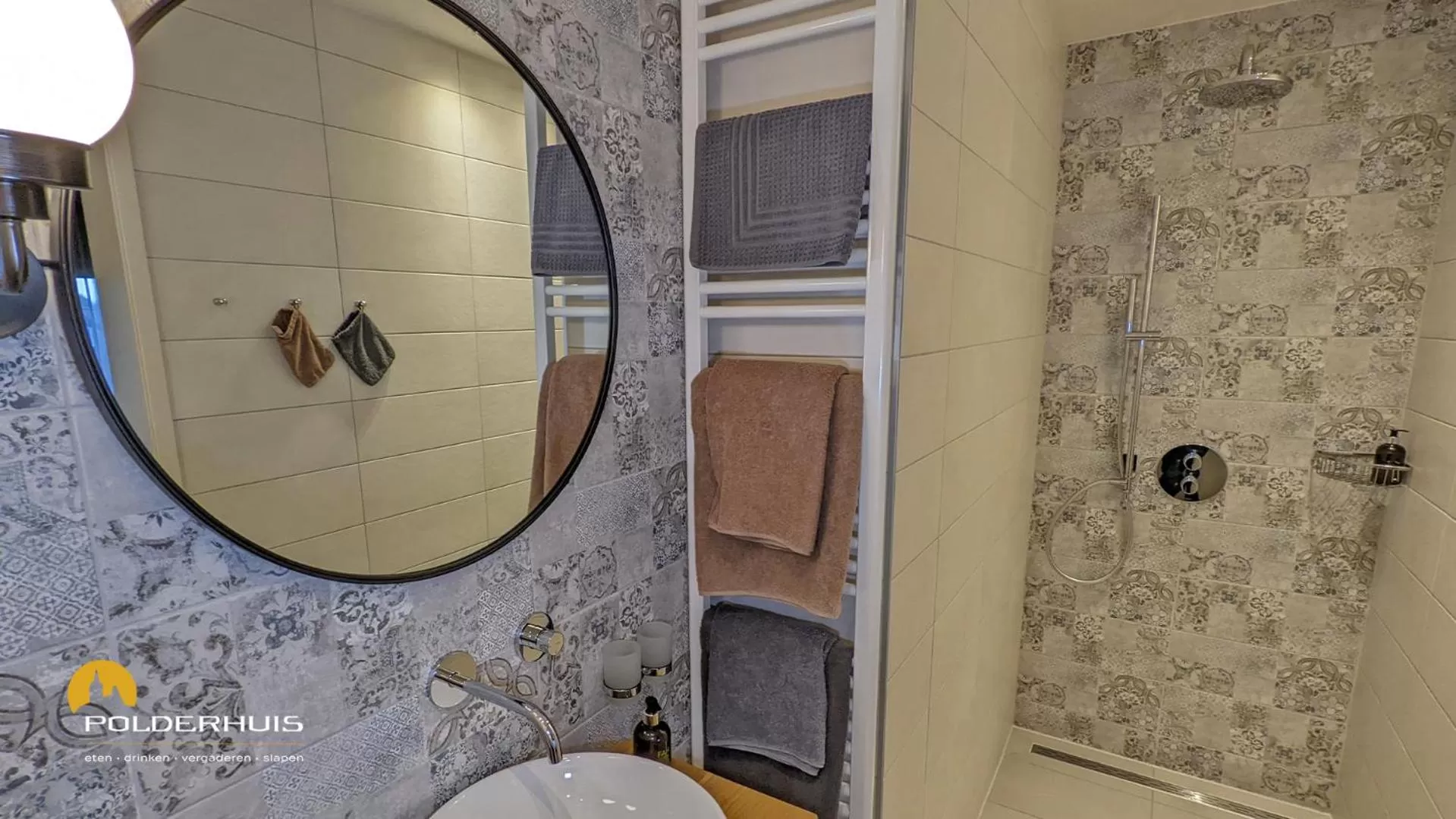 Shower in Polderhuis Bed & Breakfast