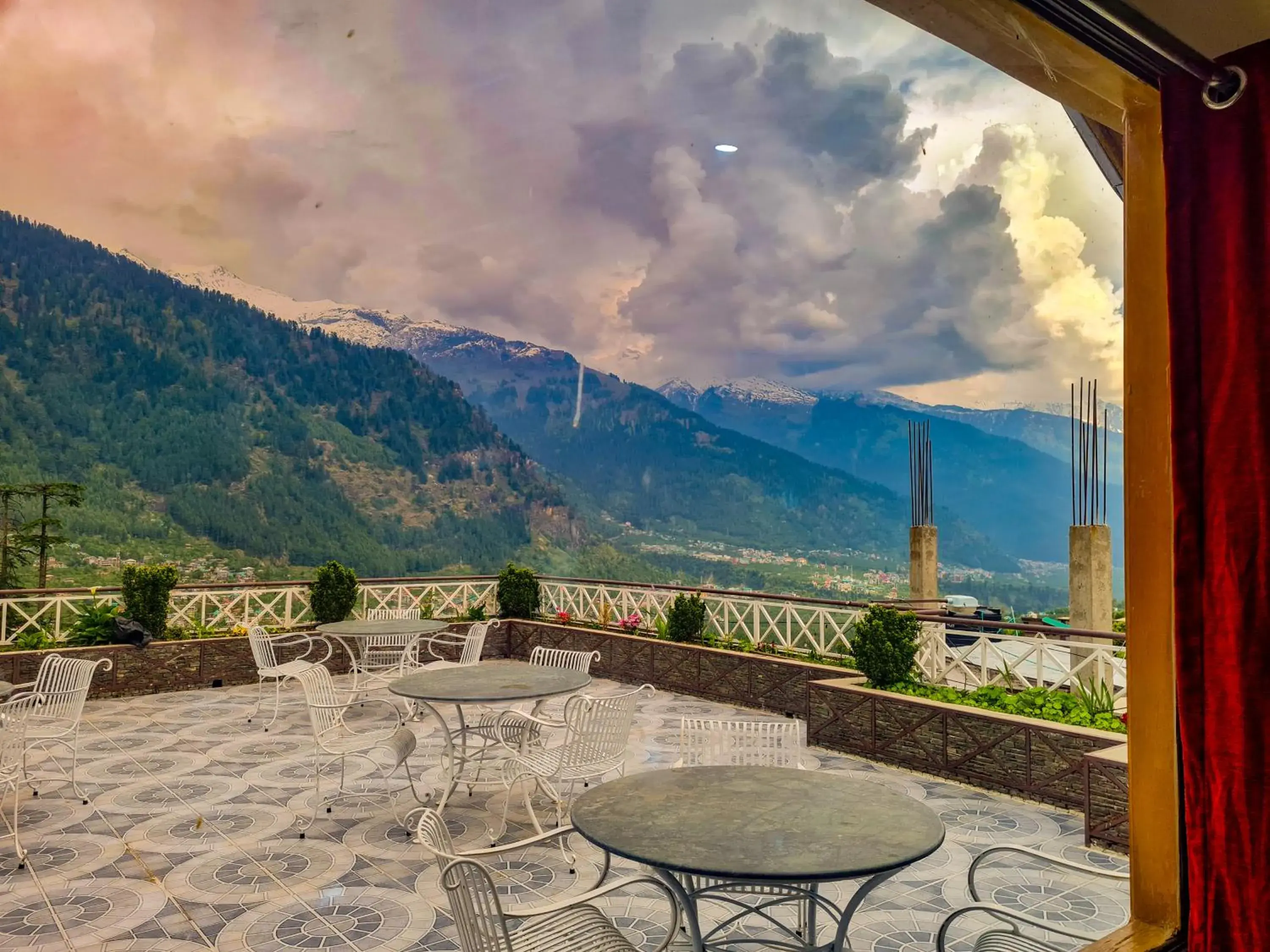 Balcony/Terrace, Mountain View in Hotel Mountain Top