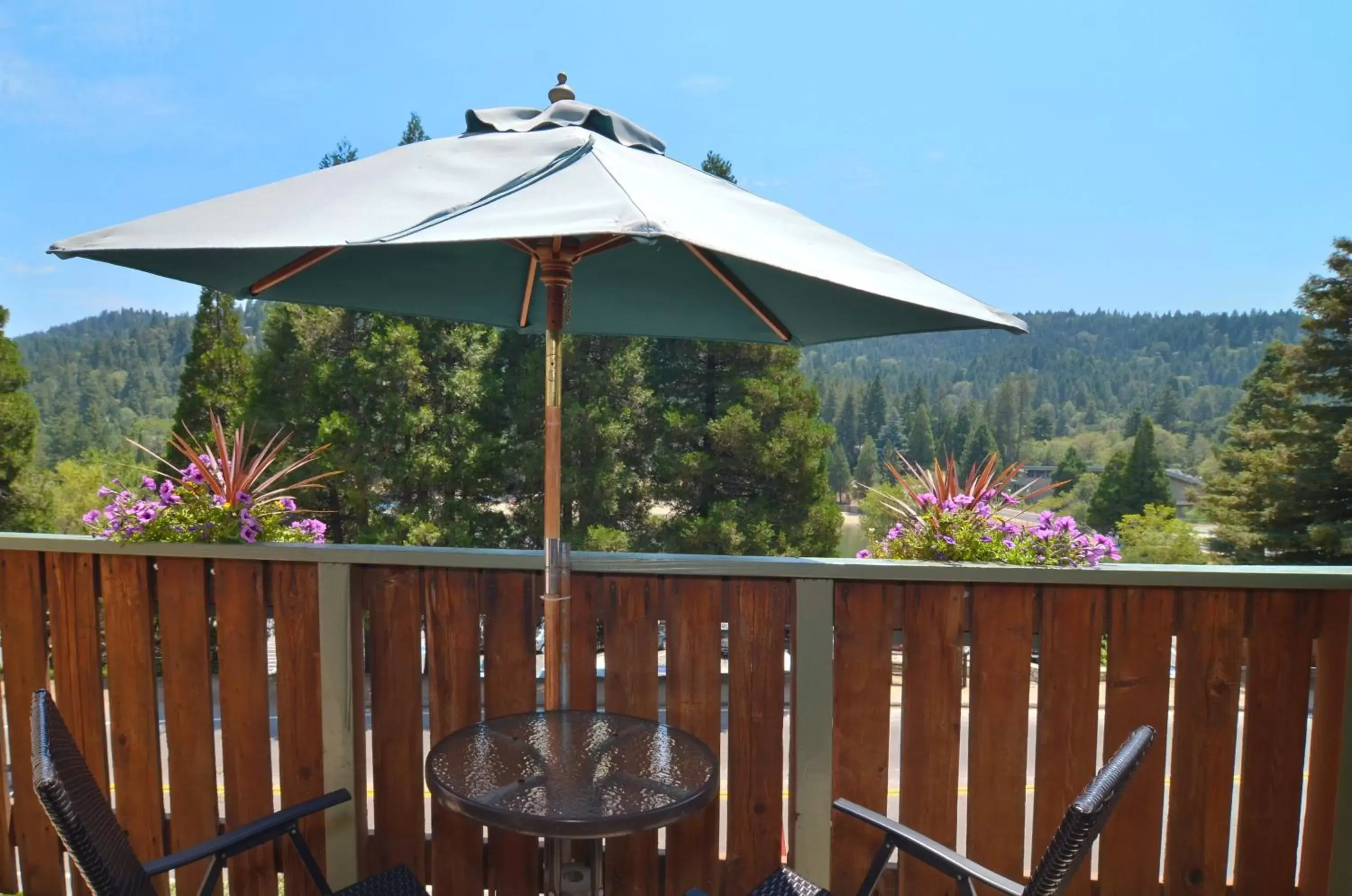 View (from property/room), Balcony/Terrace in The North Shore Inn