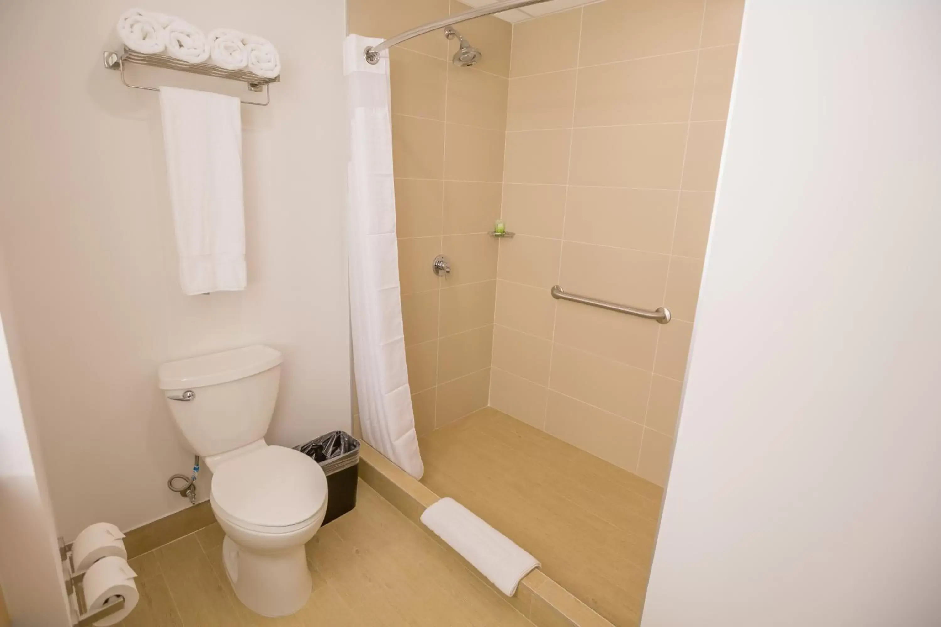 Bathroom in Holiday Inn Express Managua, an IHG Hotel