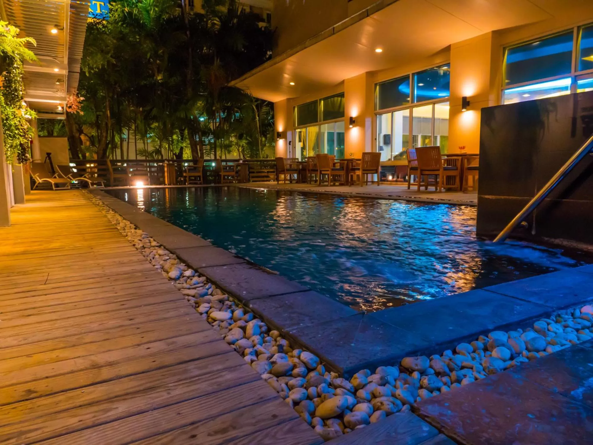 Swimming pool in Atrium Boutique Hotel