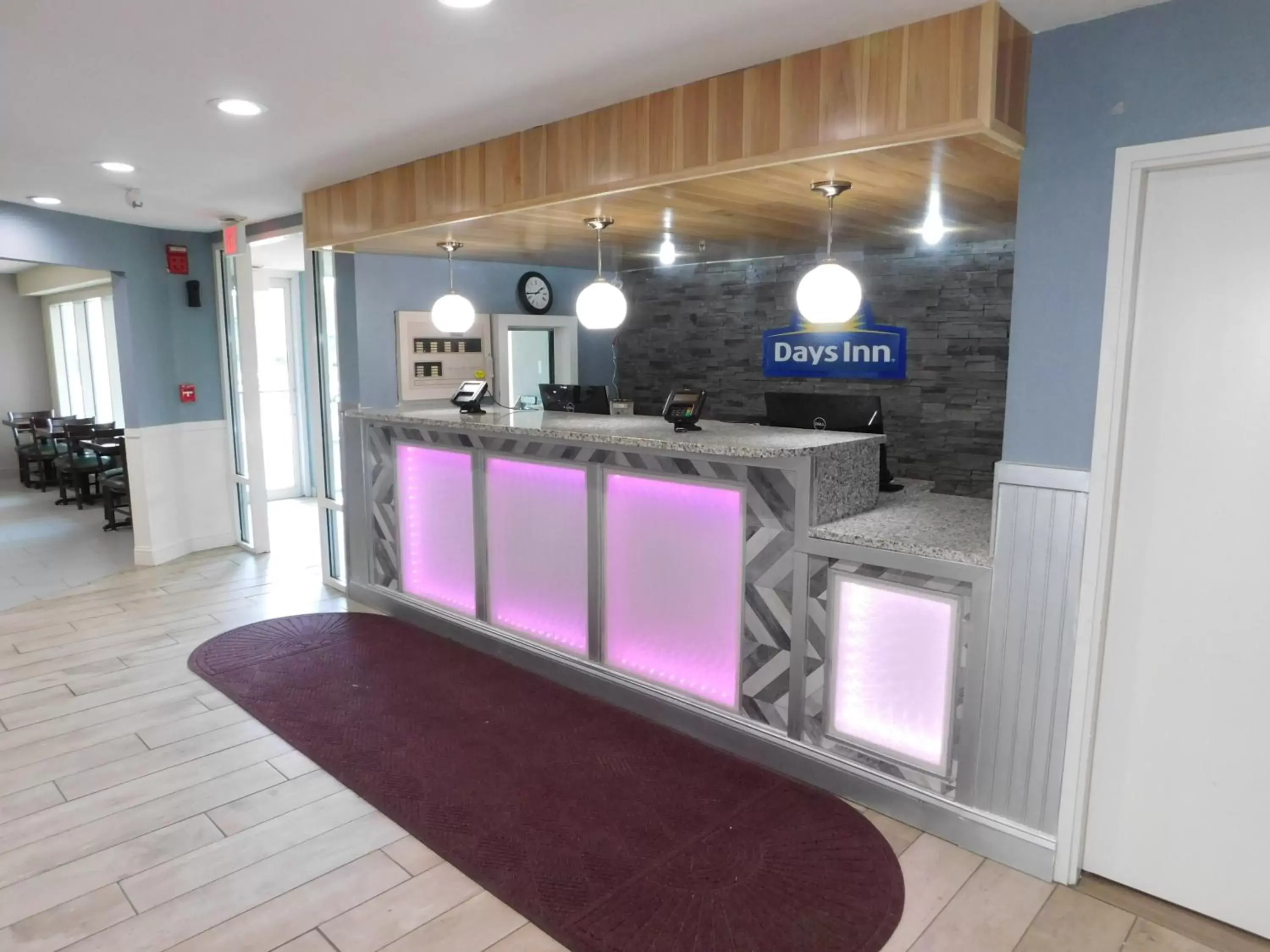 Lobby or reception, Lobby/Reception in Days Inn by Wyndham West Des Moines - Clive