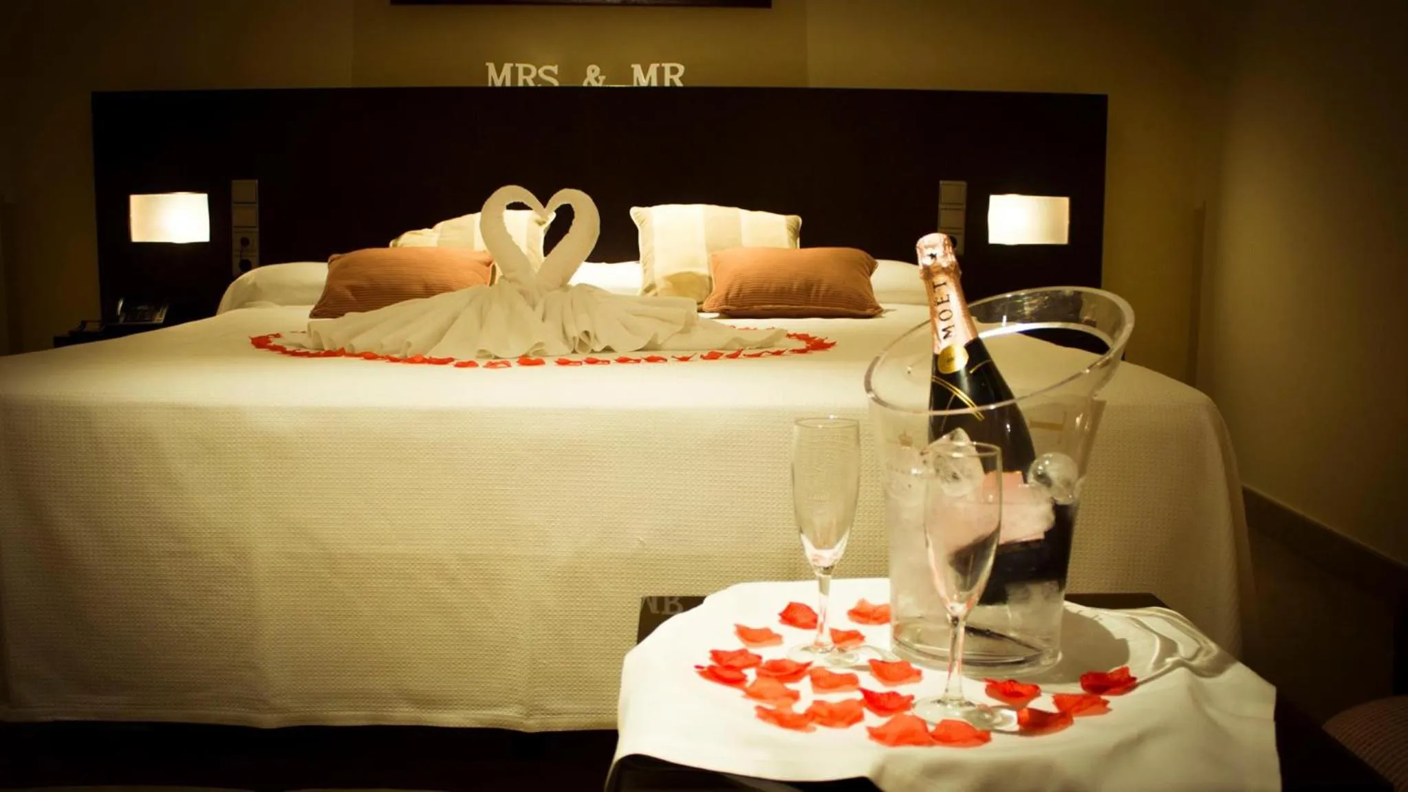 Bed in Hotel El Mesón