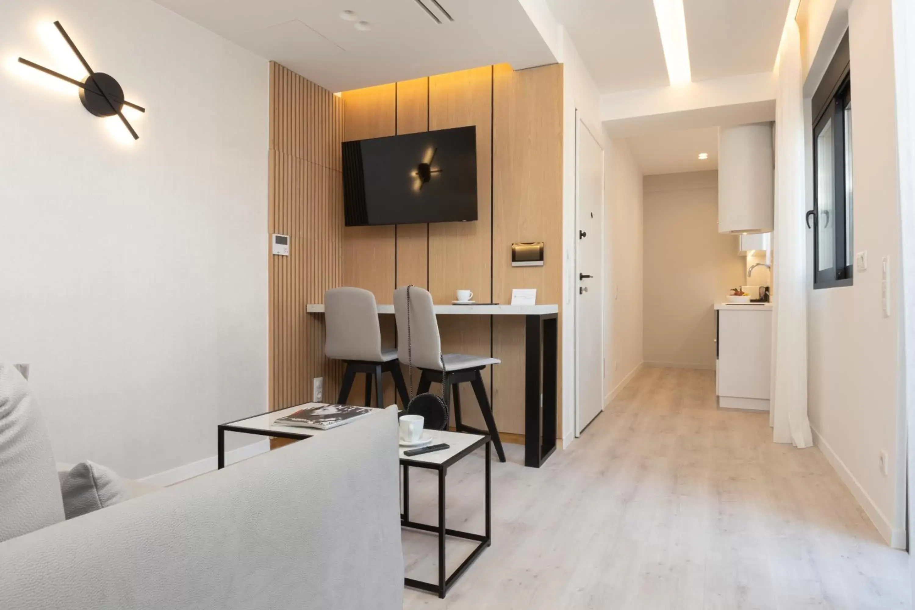 TV and multimedia, Dining Area in LUX&EASY Acropolis Suites