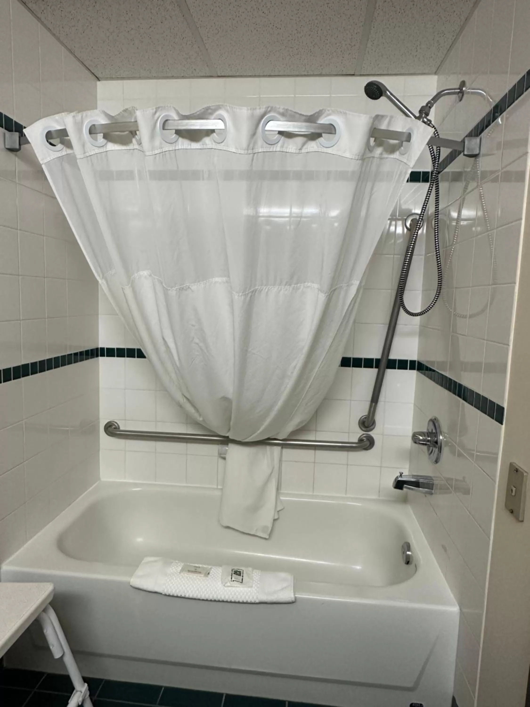 Shower in Chateau Canmore