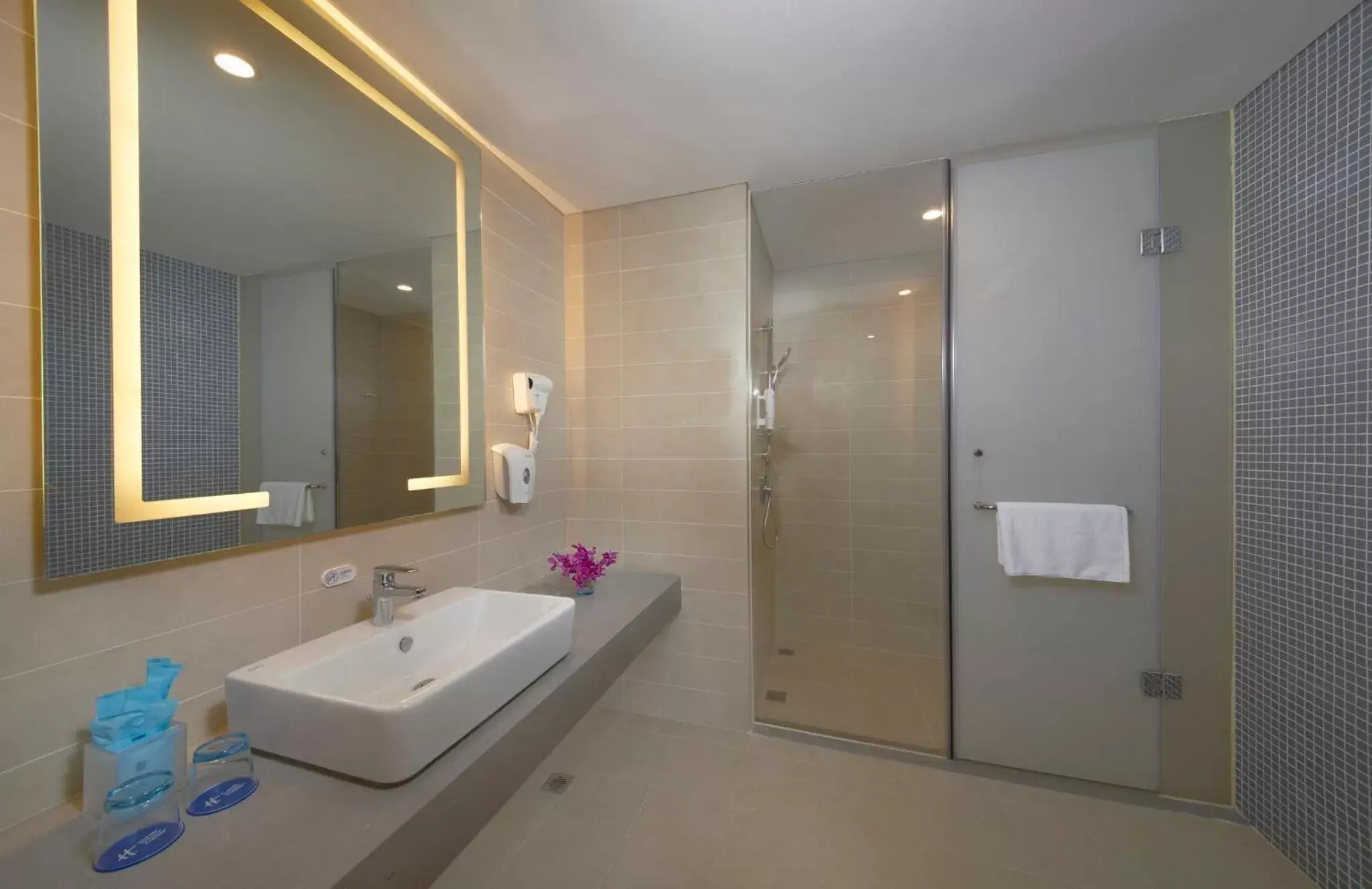 Bathroom in Holiday Inn Express Zhengzhou Zhengdong, an IHG Hotel