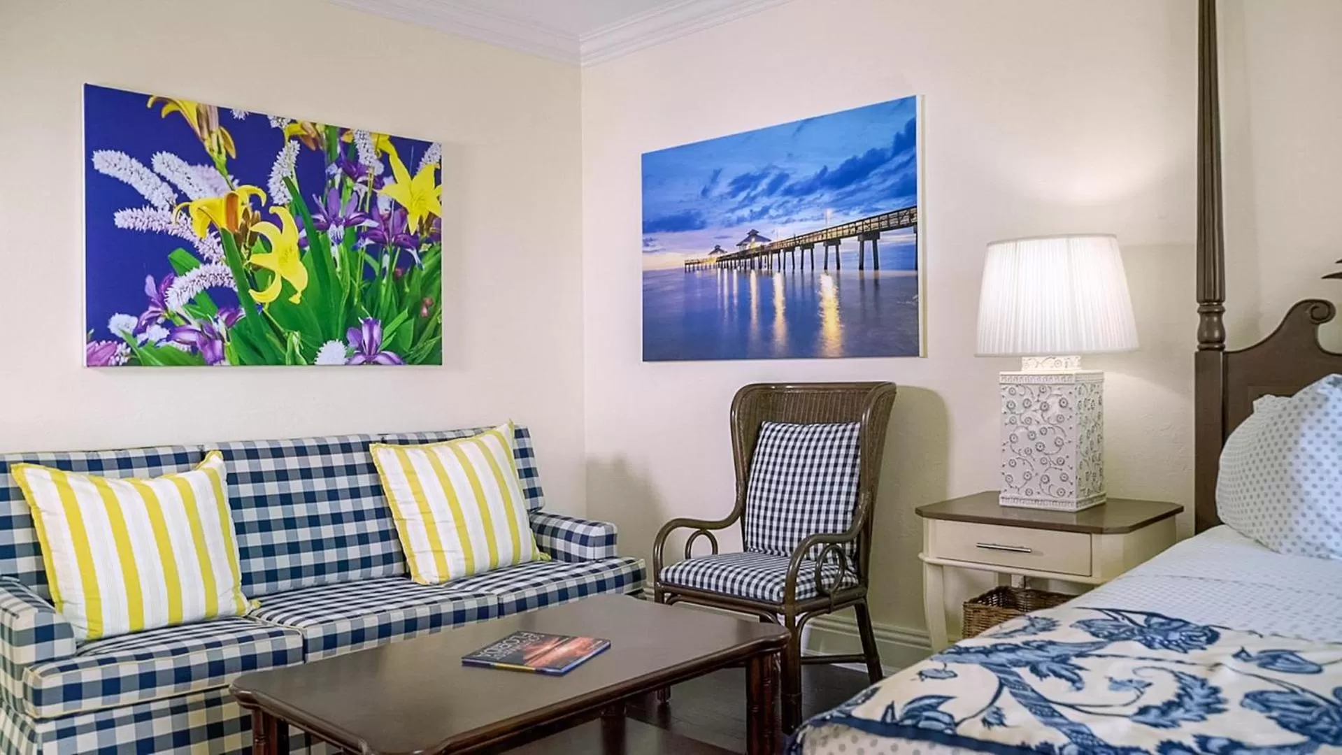 Seating area in Inn at Pelican Bay