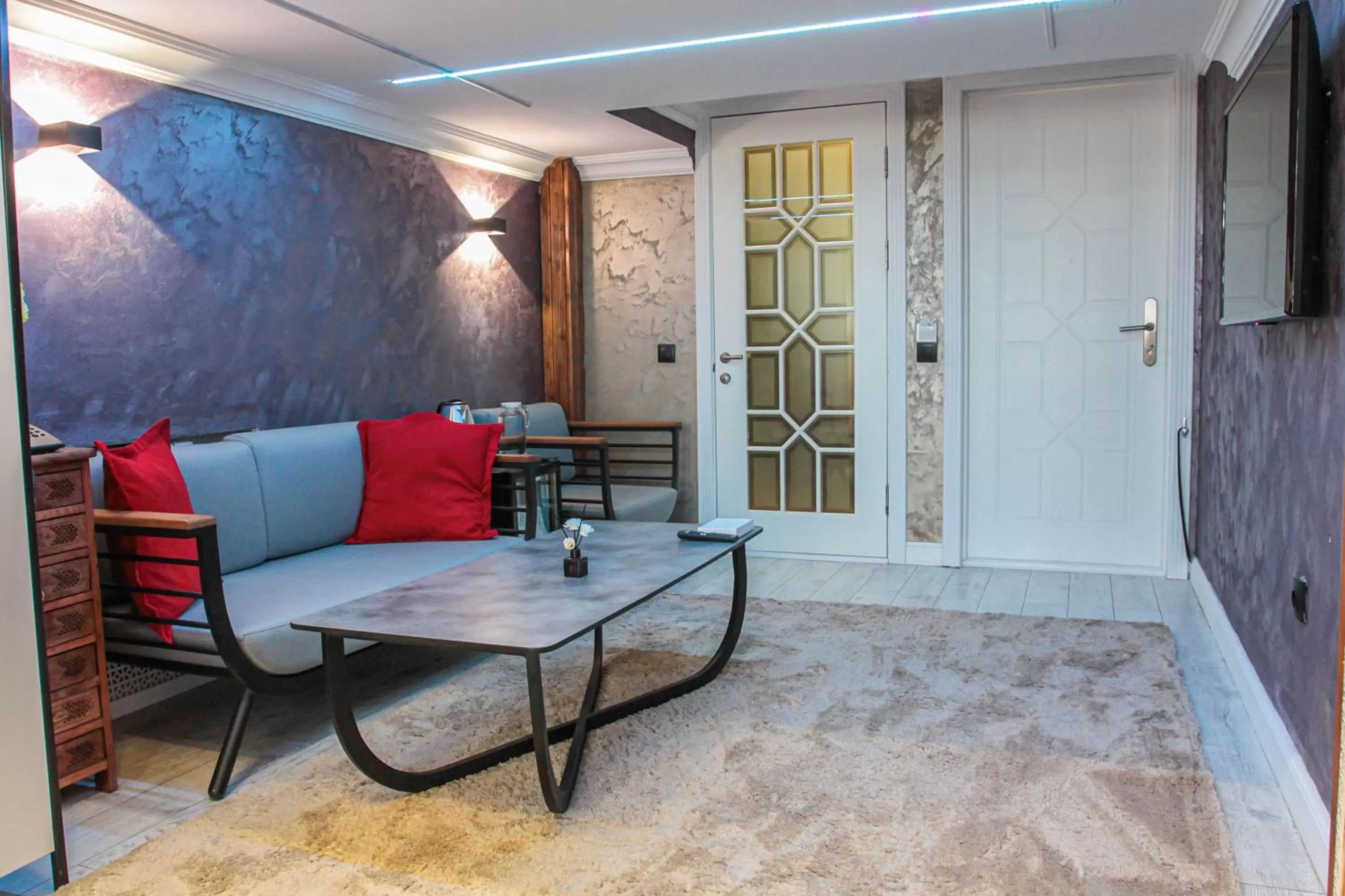 TV and multimedia in E-lite& Meatador