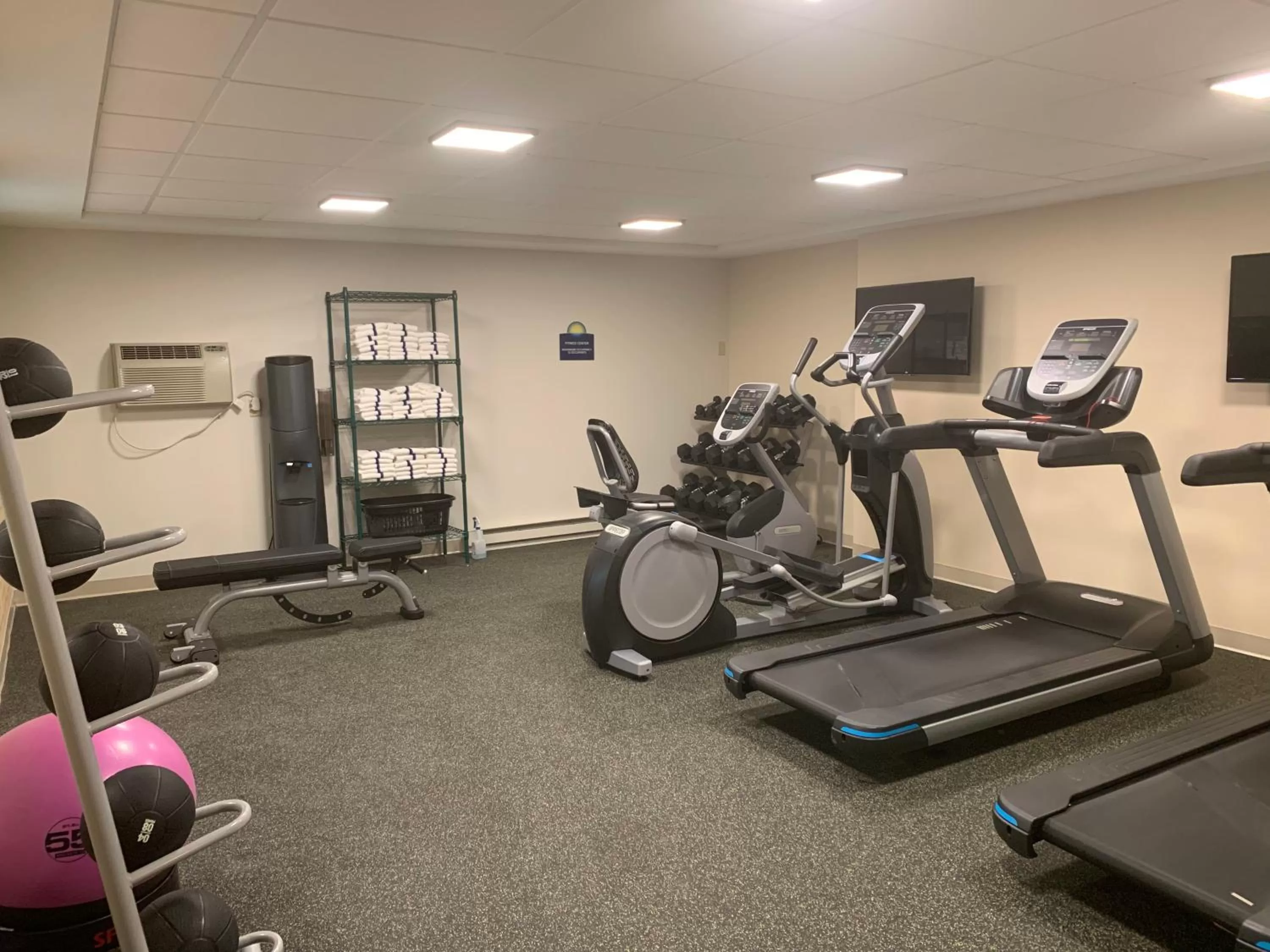 Fitness centre/facilities in Days Inn & Suites by Wyndham Duluth by the Mall