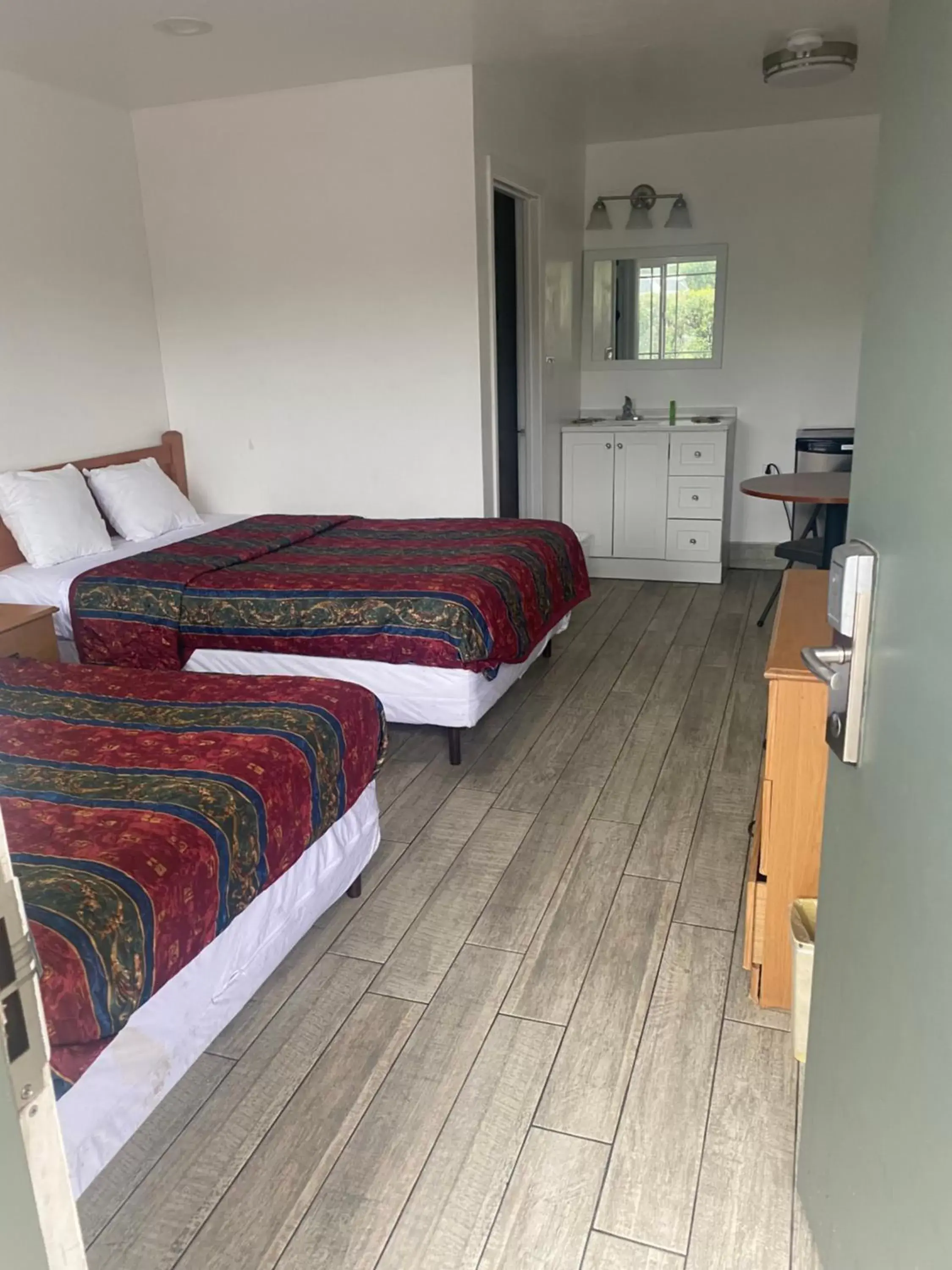 Bed in Americas Best Value Inn Thousand Oaks Bed in Americas Best Value Inn Thousand Oaks