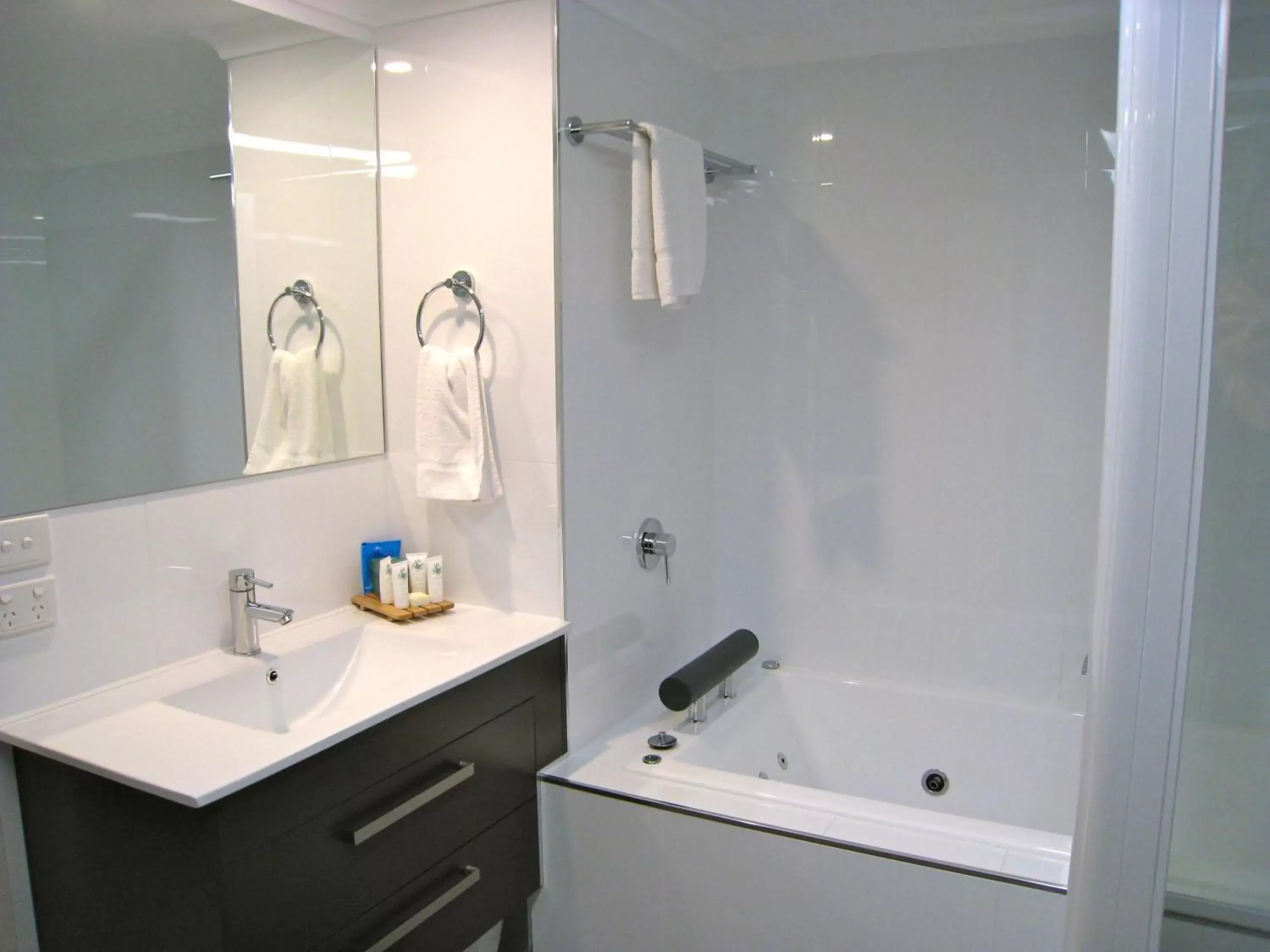 Bathroom in Albacore Apartments