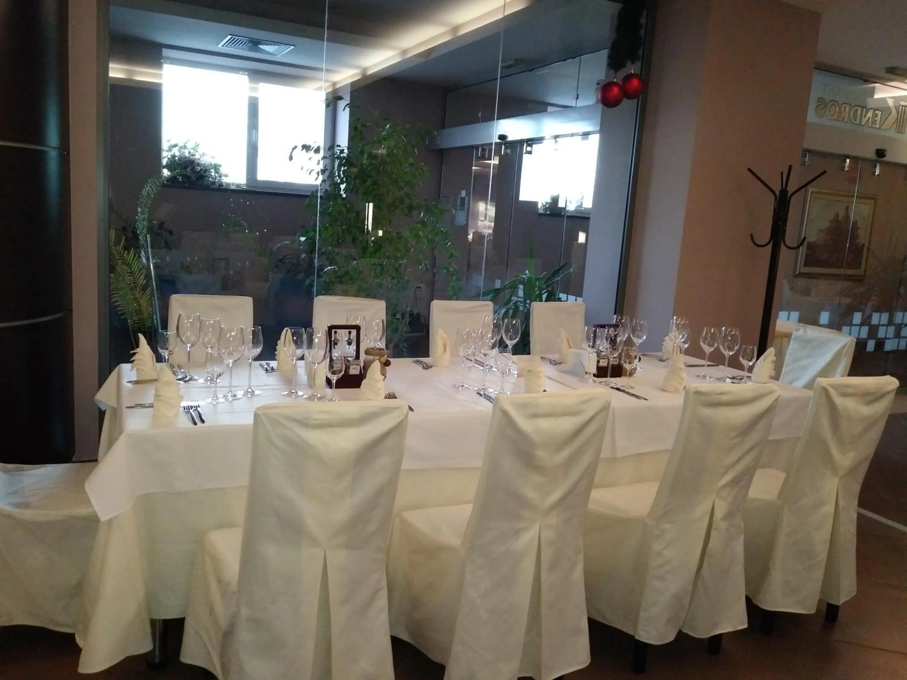 Restaurant/places to eat in Kendros Hotel