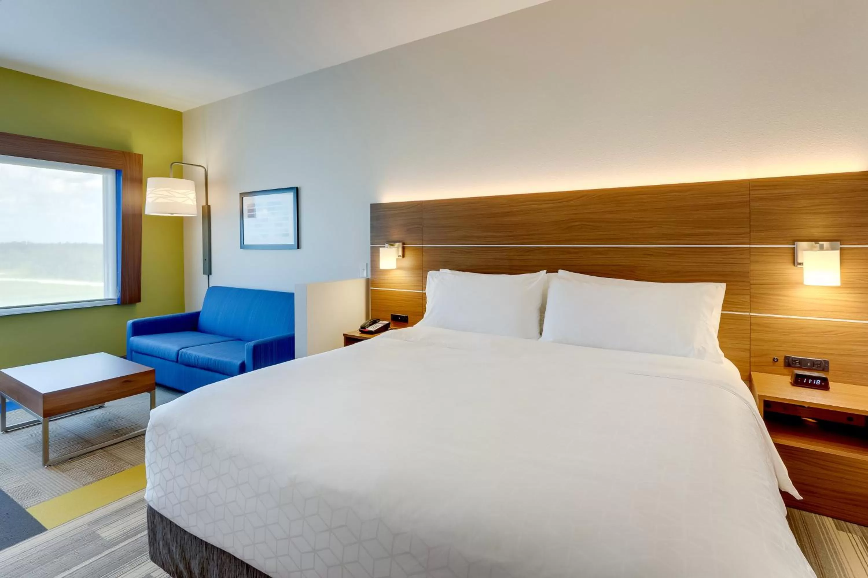 Photo of the whole room, Bed in Holiday Inn Express - Wilmington - Porters Neck by IHG