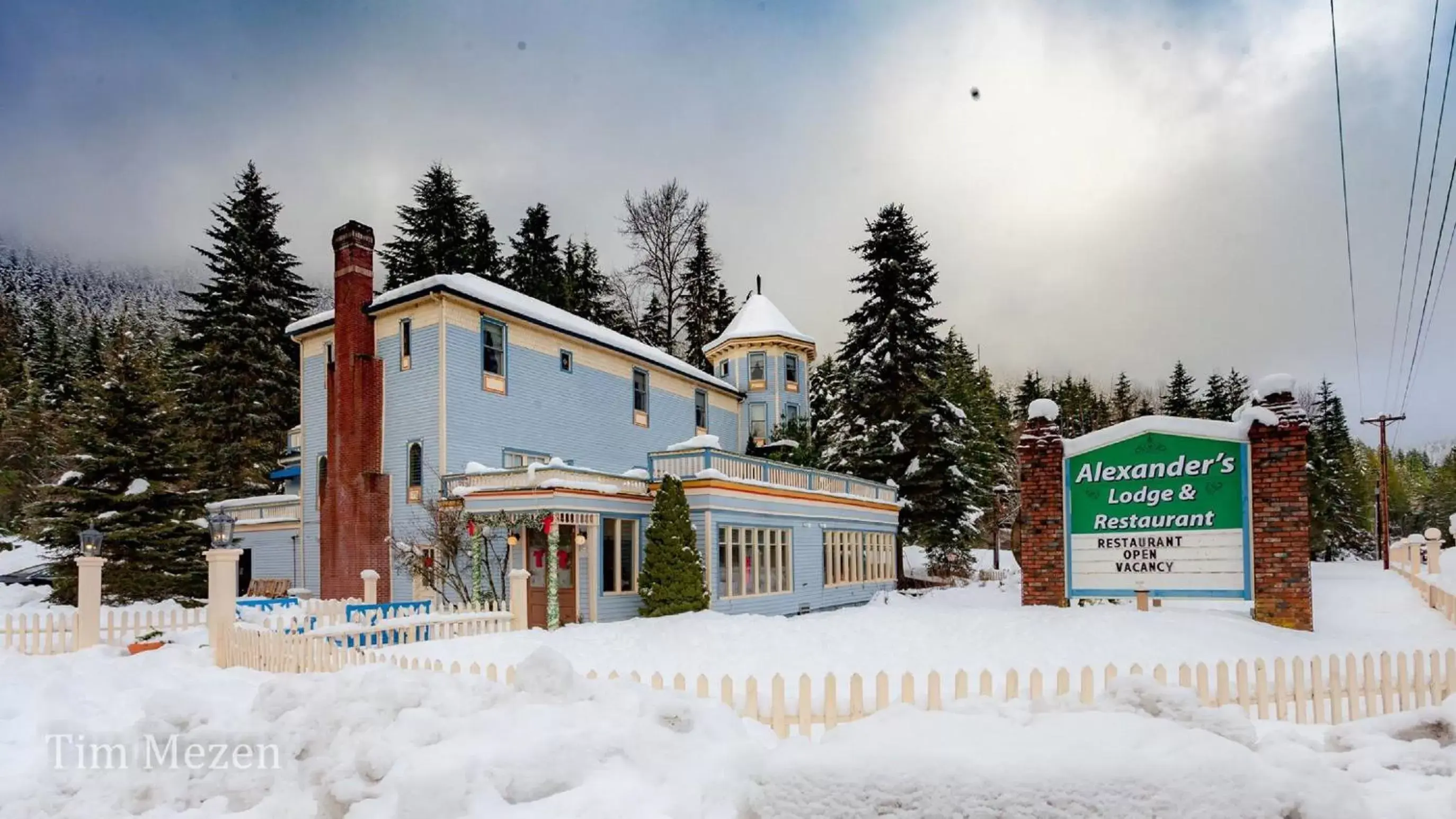 Street view, Winter in Alexander's Lodge