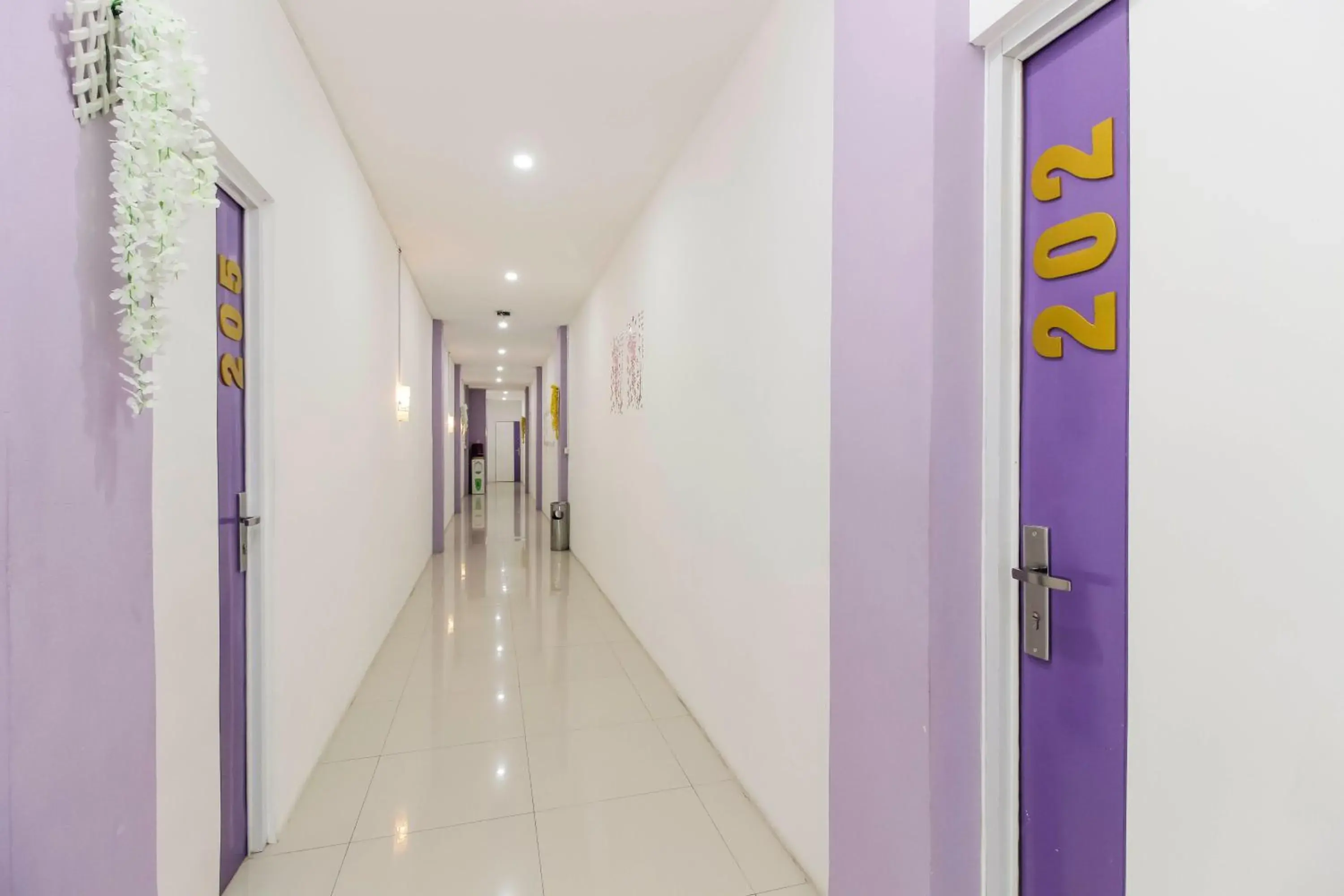 Area and facilities in RedDoorz Plus near Stasiun Bekasi