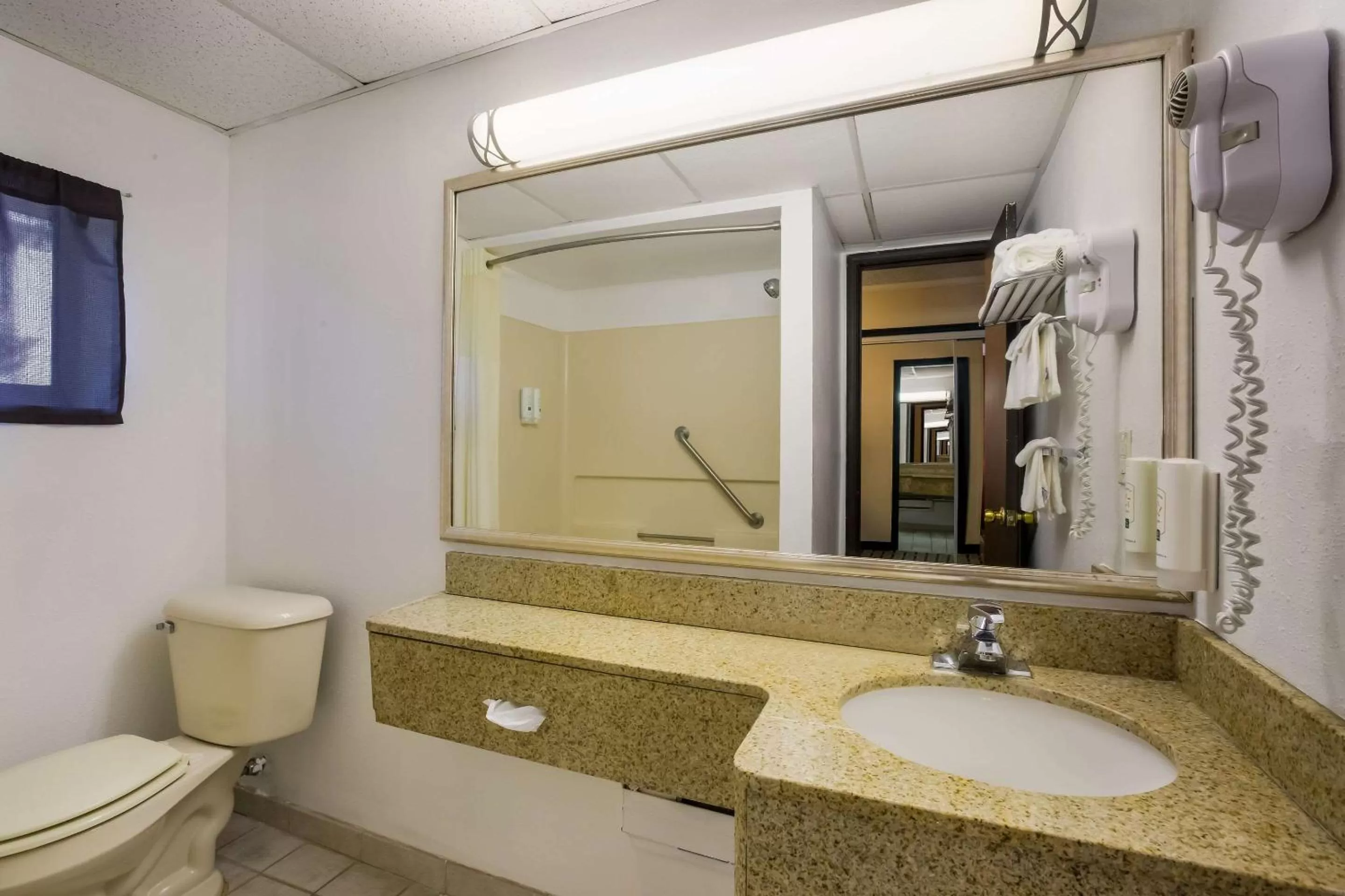 Bedroom in Quality Inn & Suites Millville