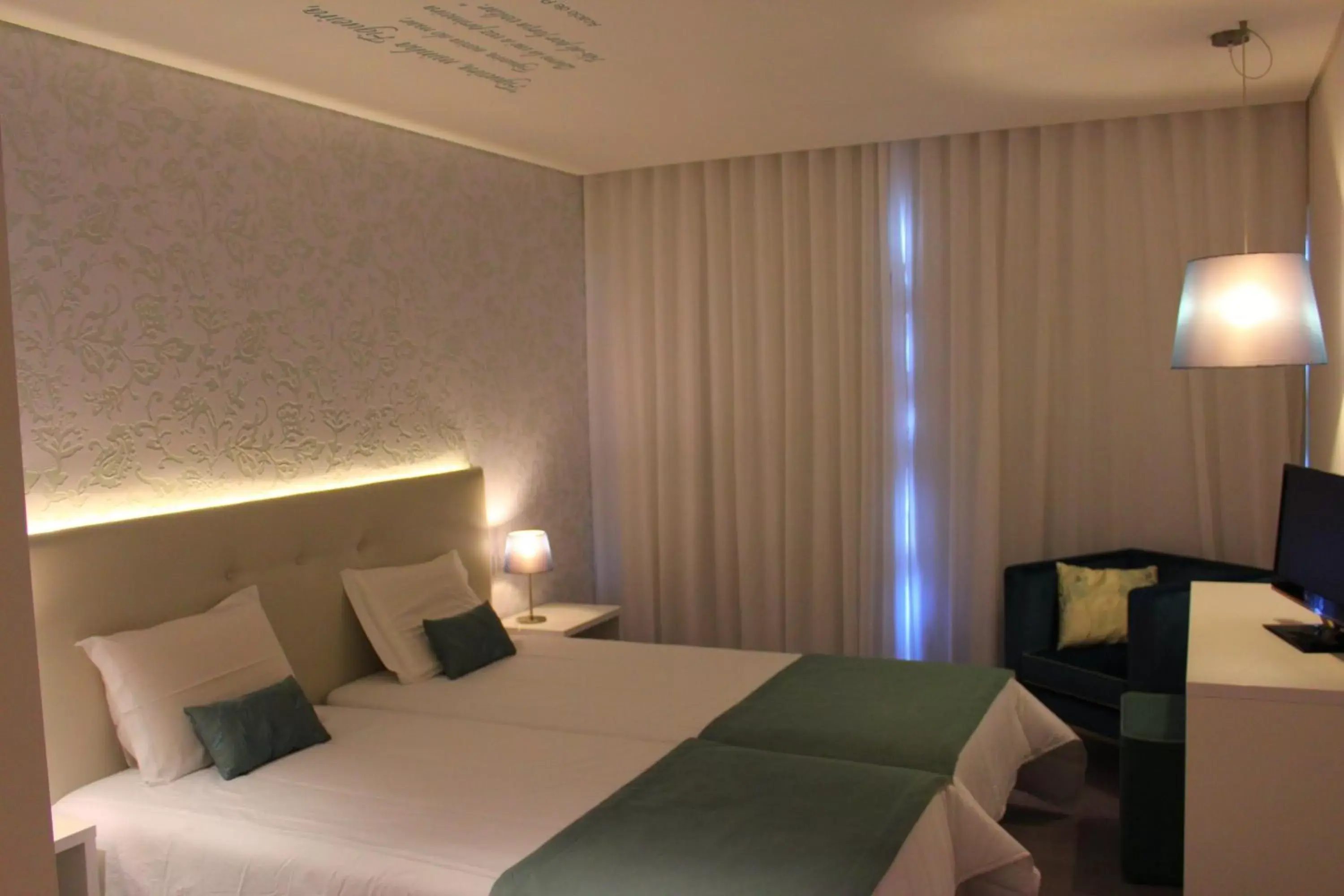 Bedroom, Bed in Costa de Prata Hotel